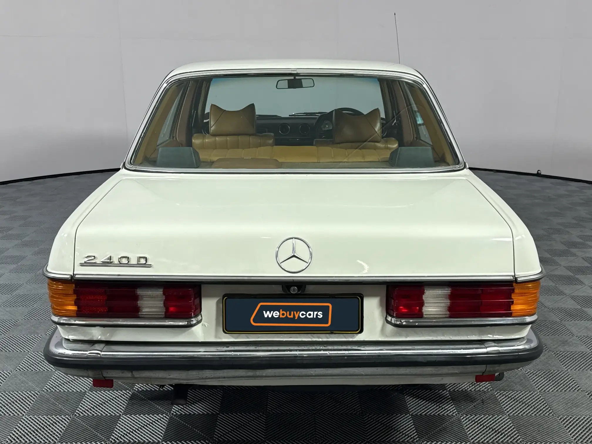 Mercedes-Benz W115 Shape Sedan