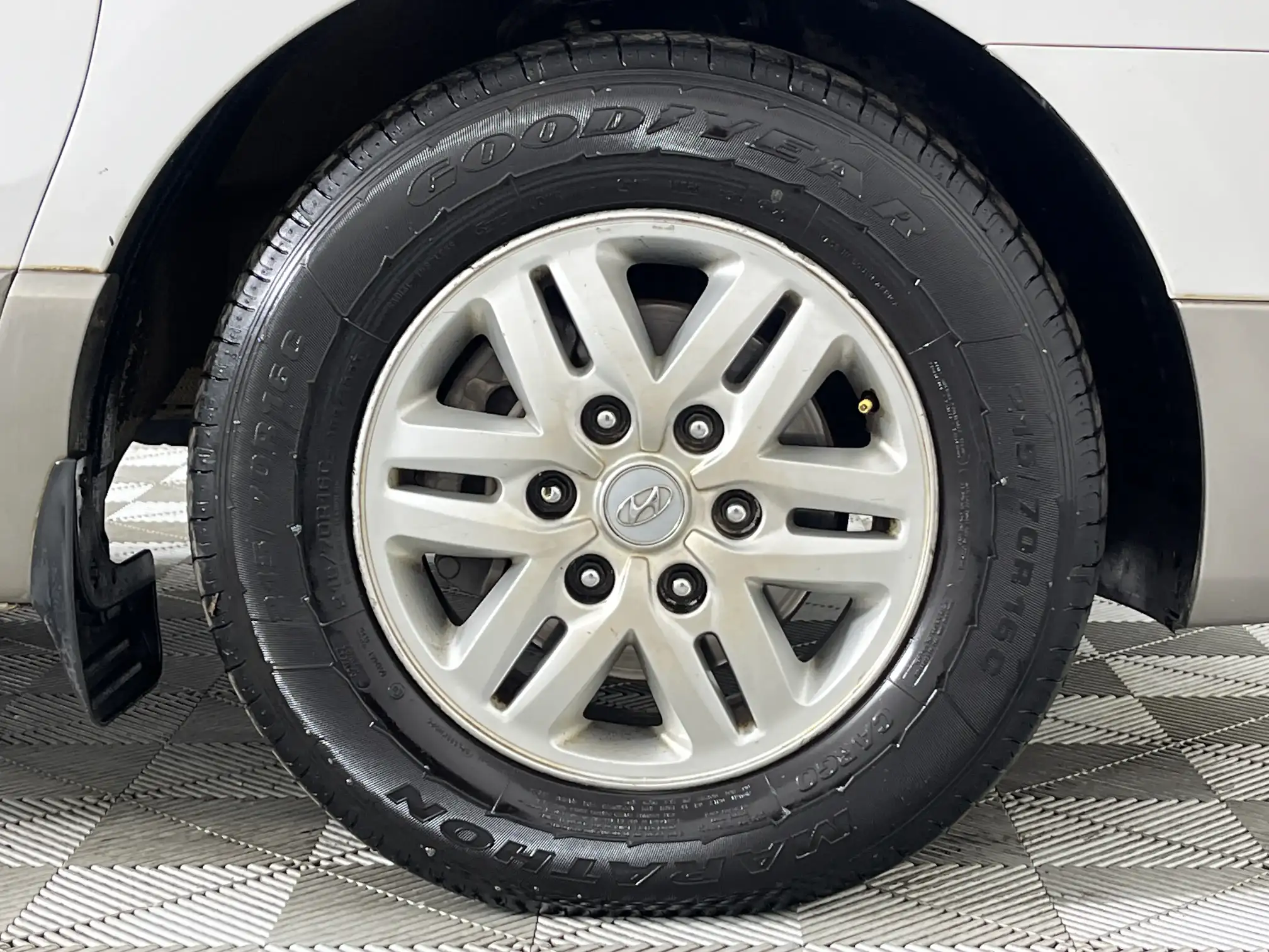 Hyundai H-1