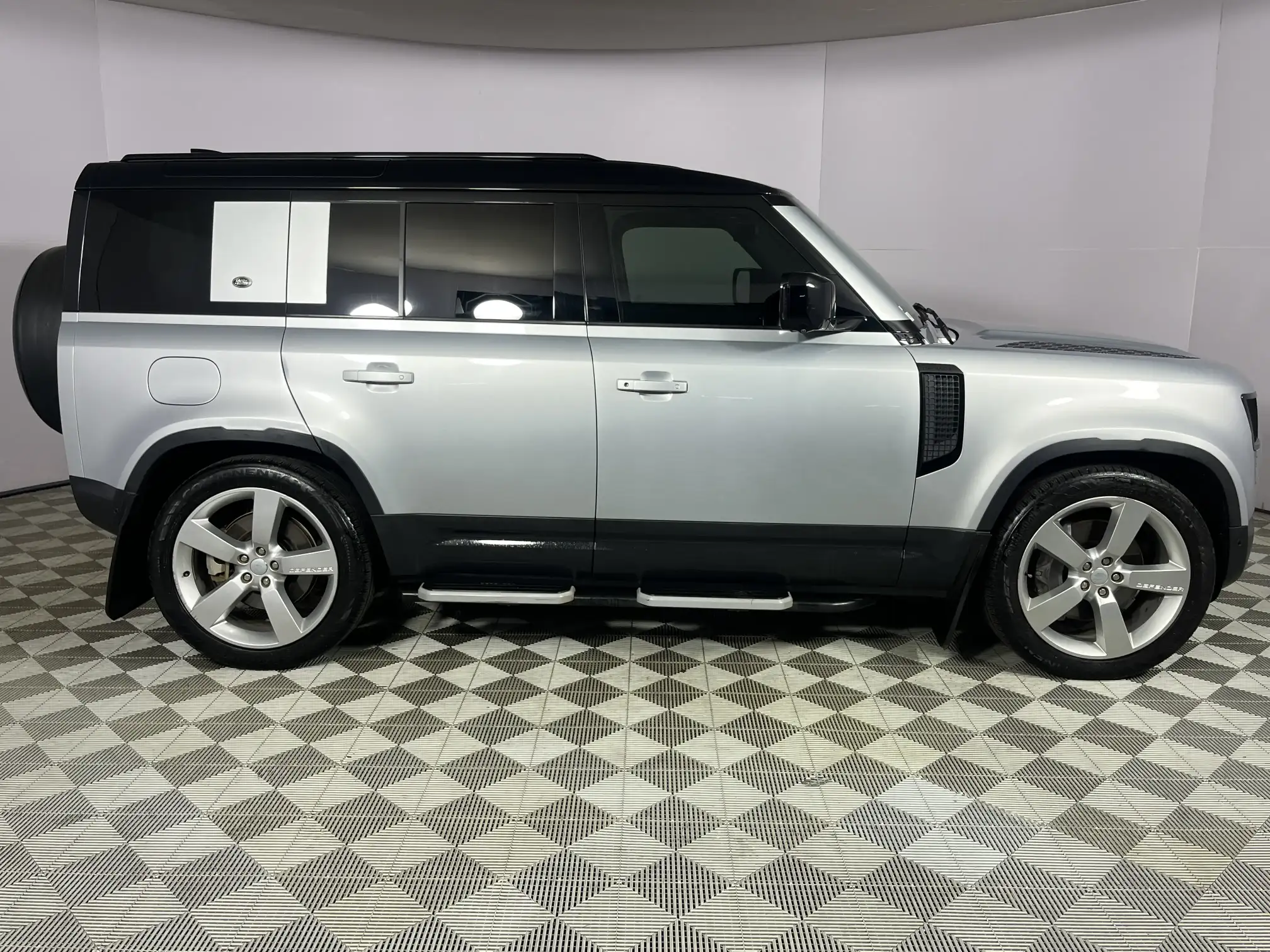 Land Rover Defender 110
