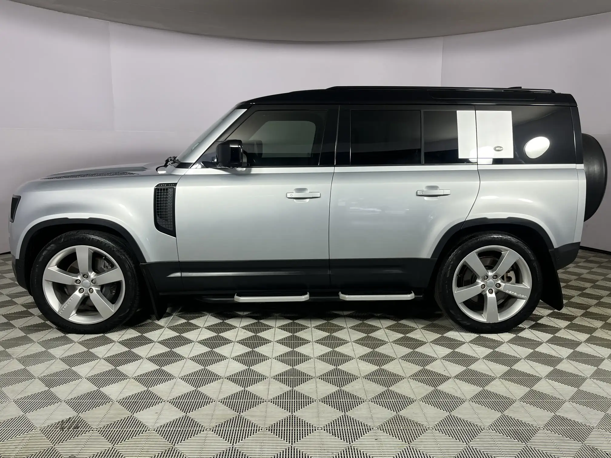 Land Rover Defender 110