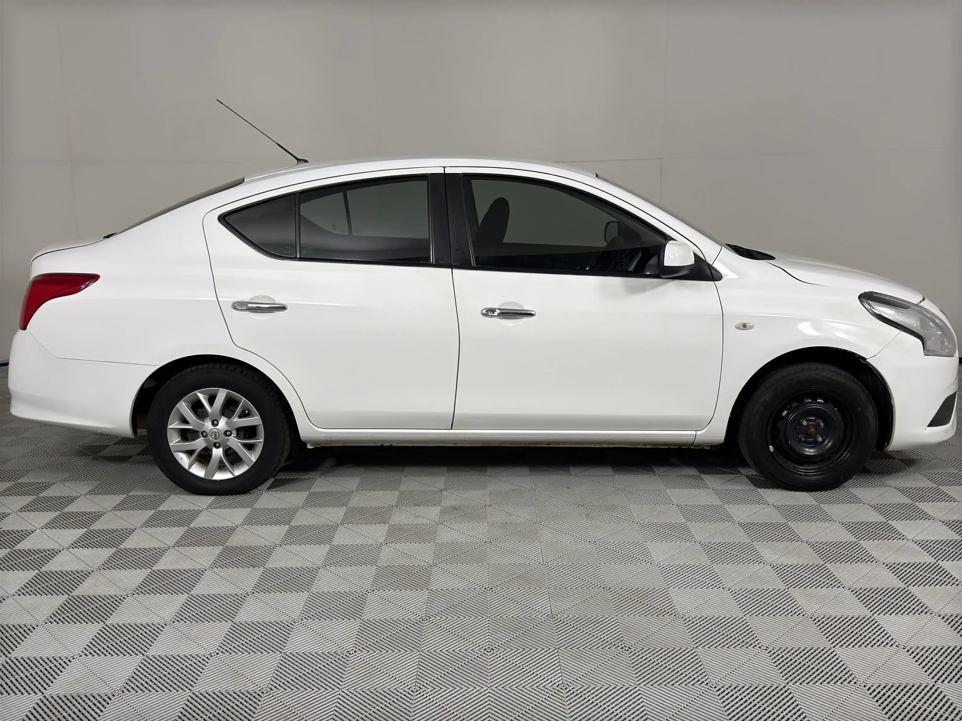 Nissan Almera