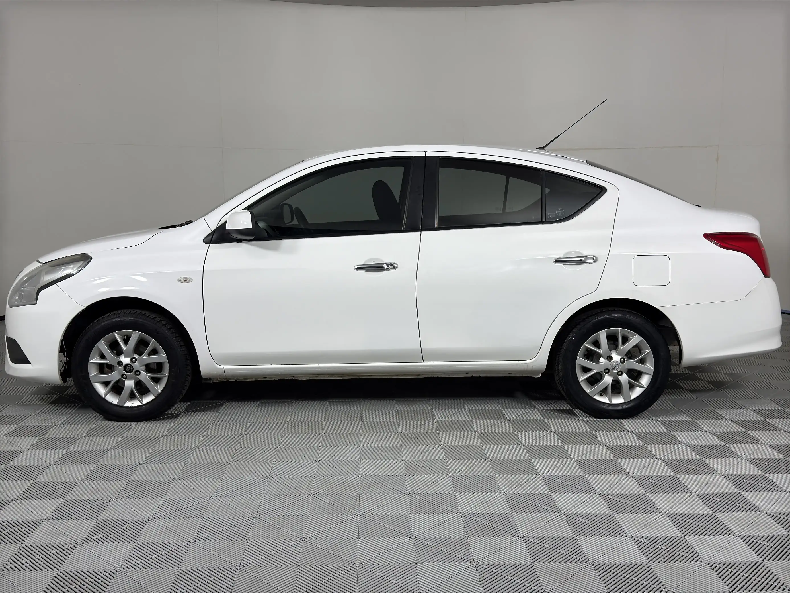 Nissan Almera