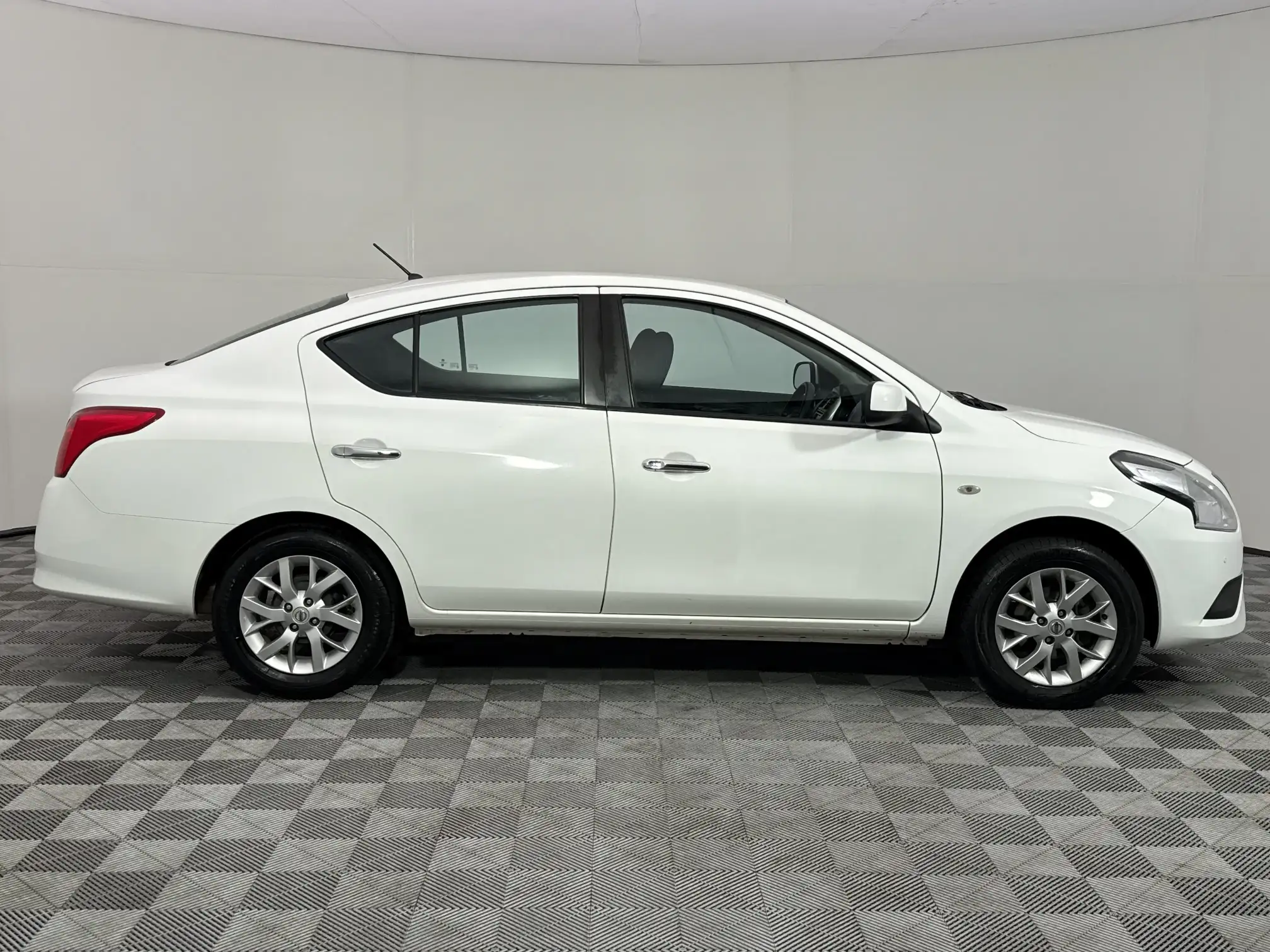 Nissan Almera