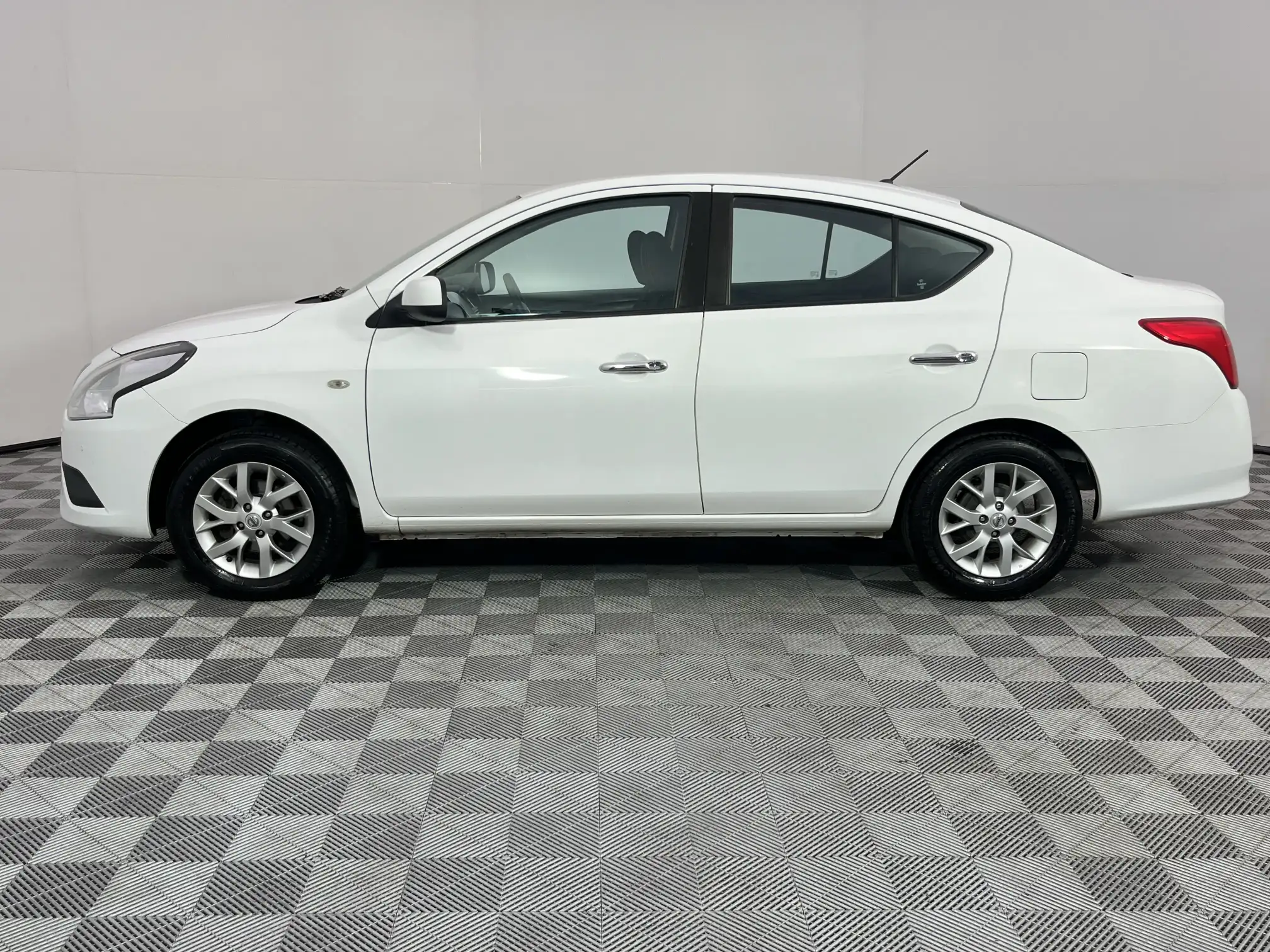 Nissan Almera