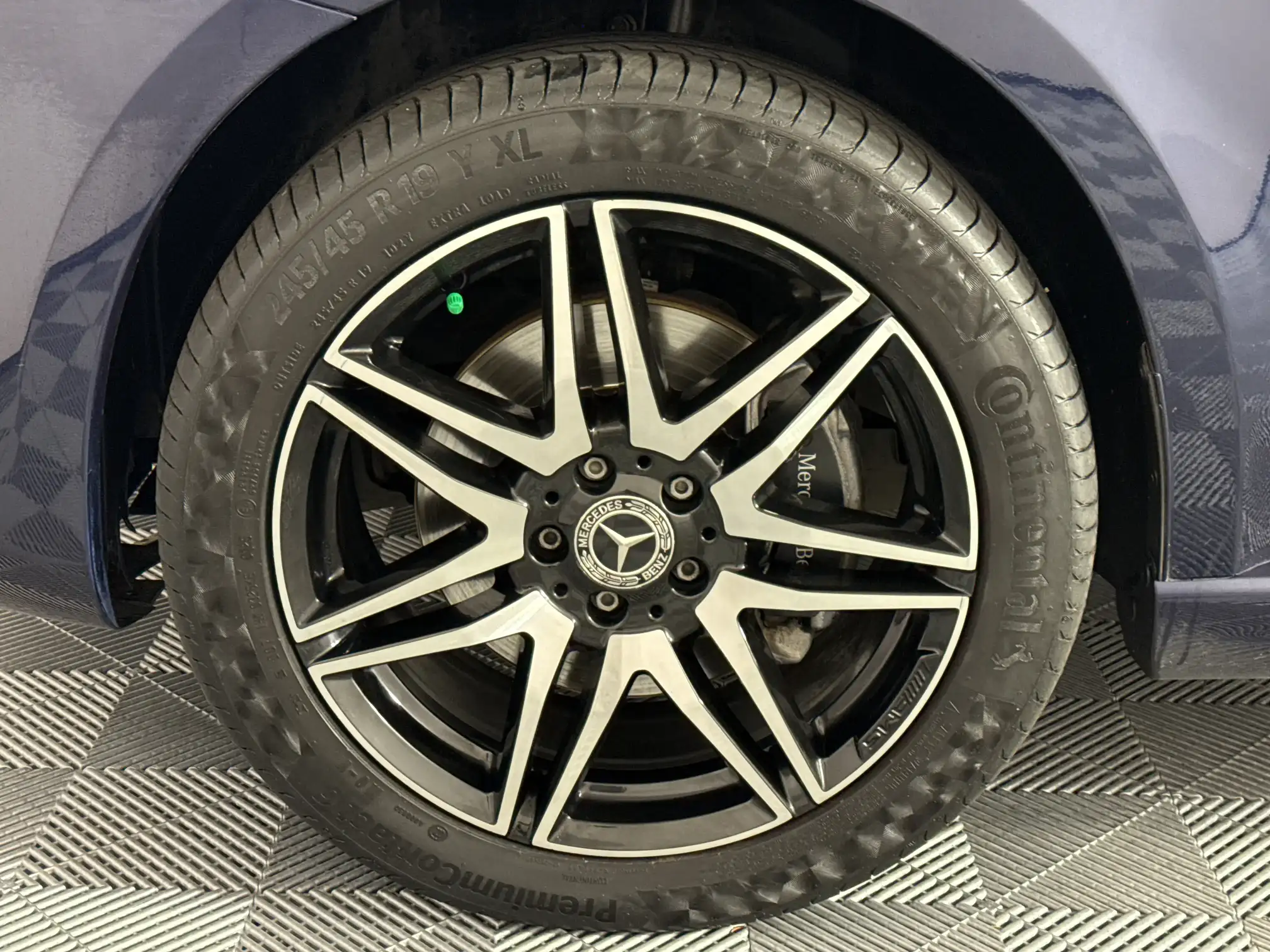 Mercedes-Benz V250