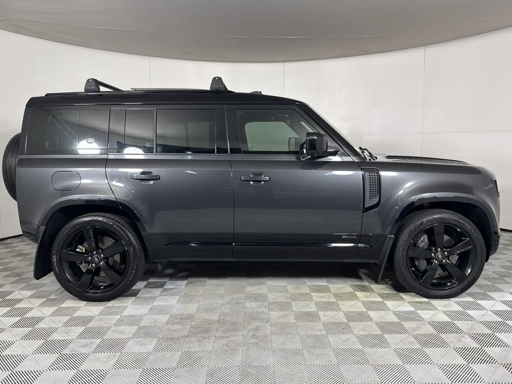 Land Rover Defender 110