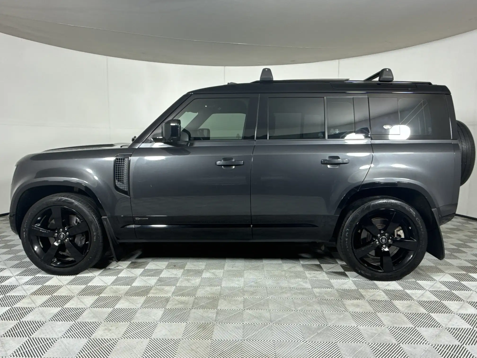 Land Rover Defender 110