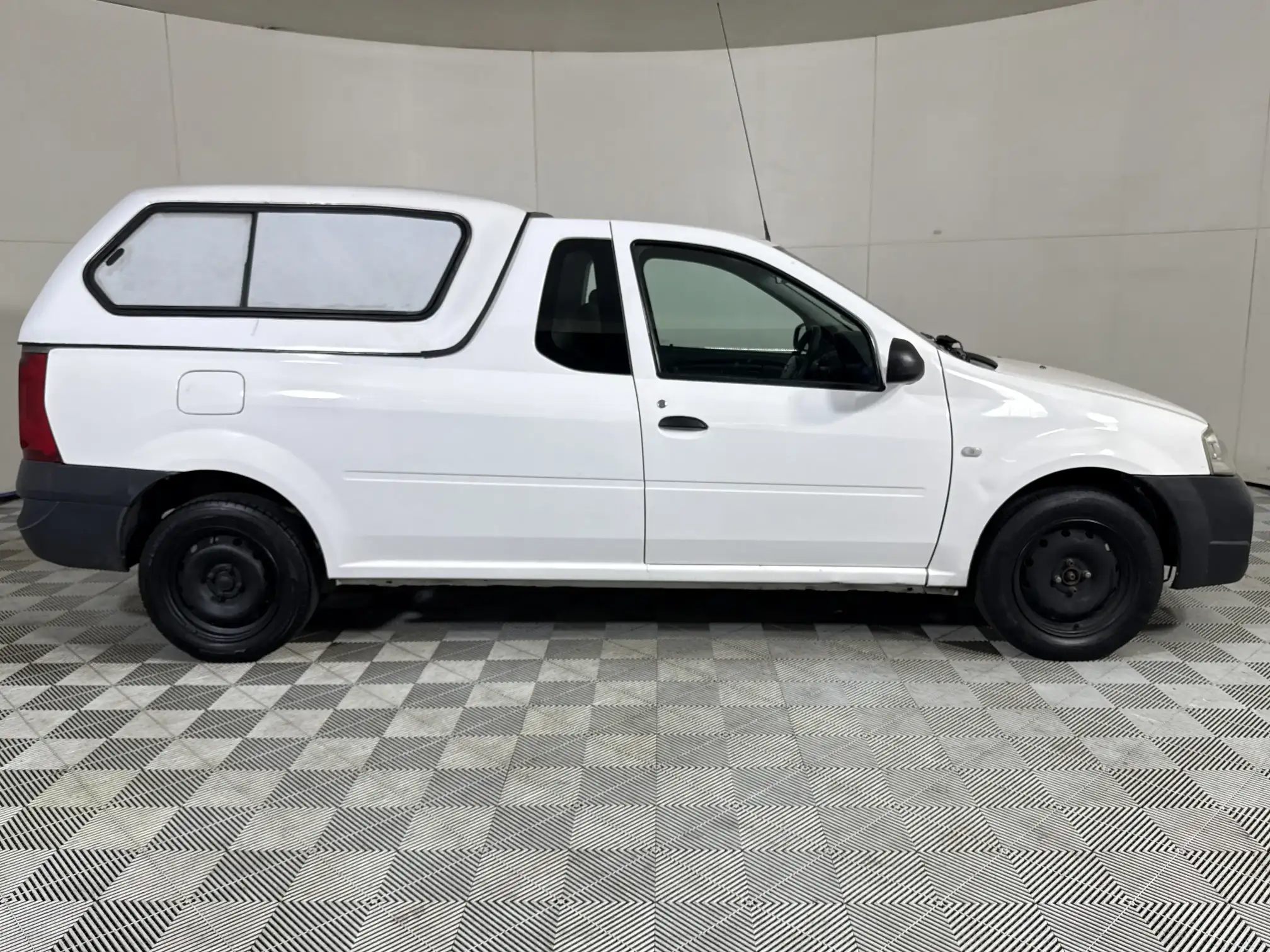 Nissan NP200