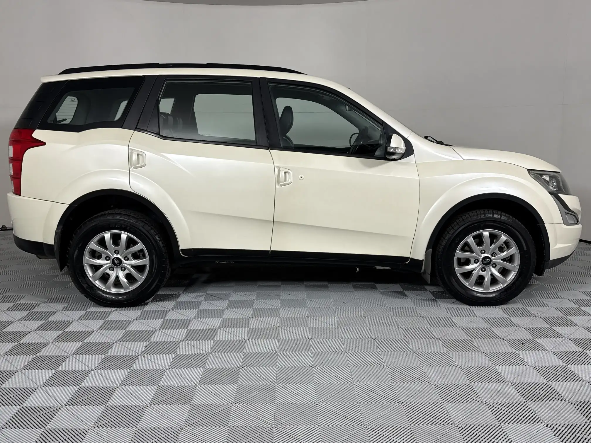 Mahindra XUV