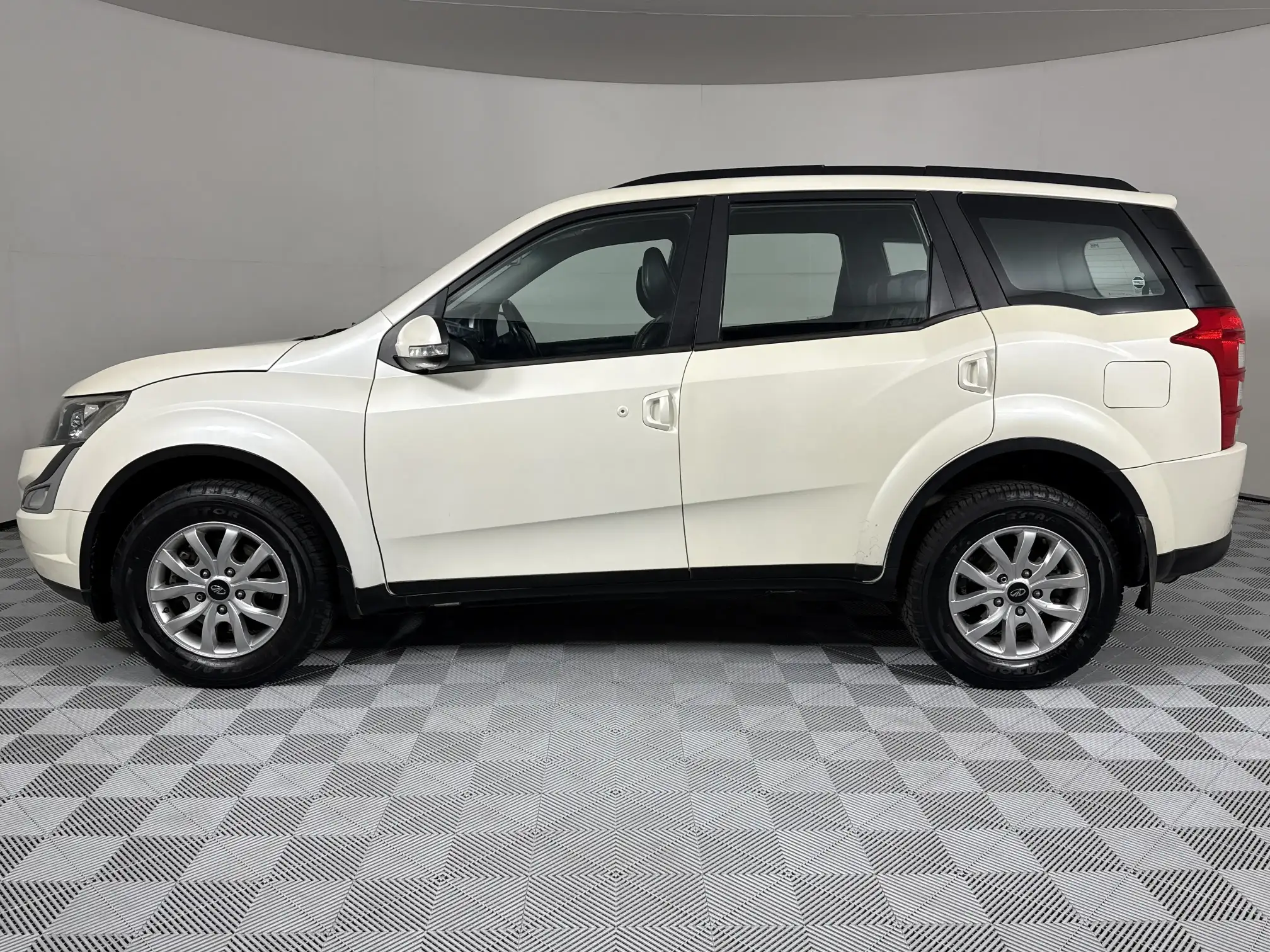 Mahindra XUV
