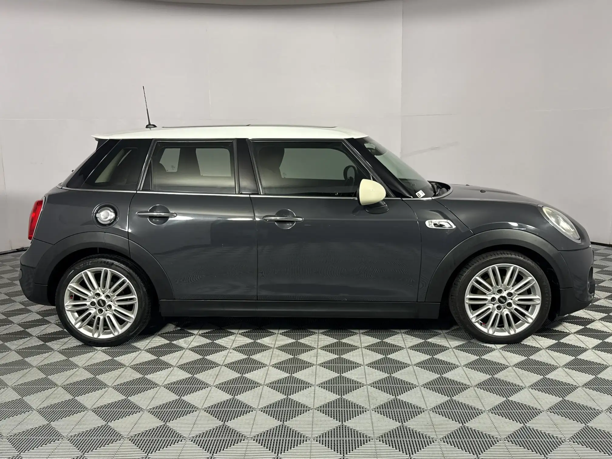 Mini Cooper 5DR