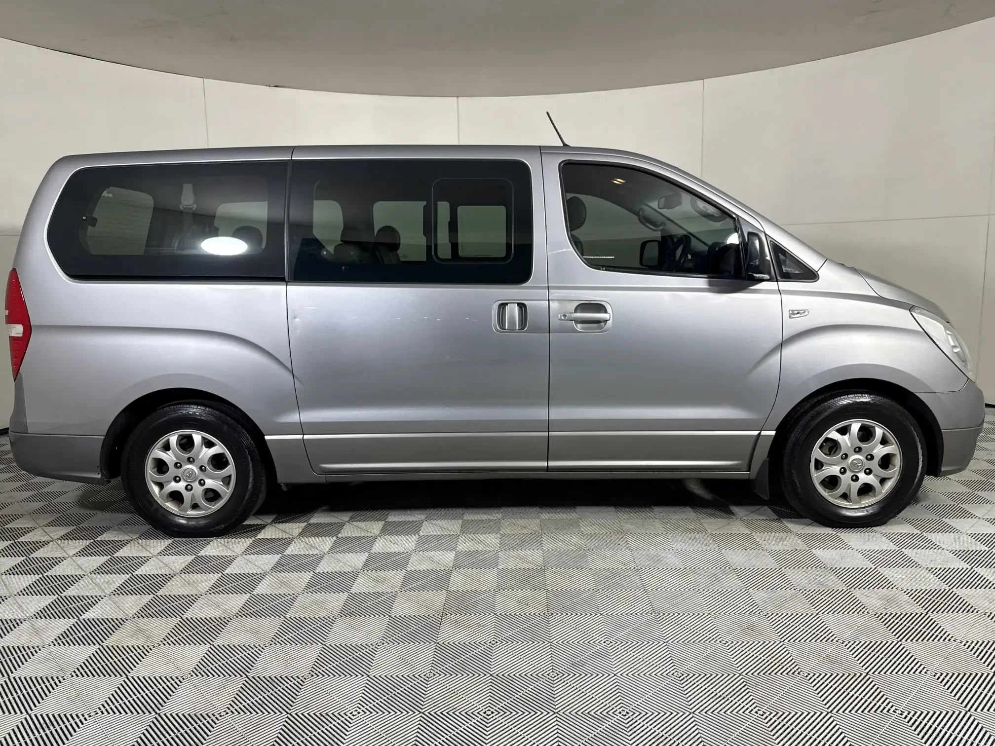 Hyundai H-1