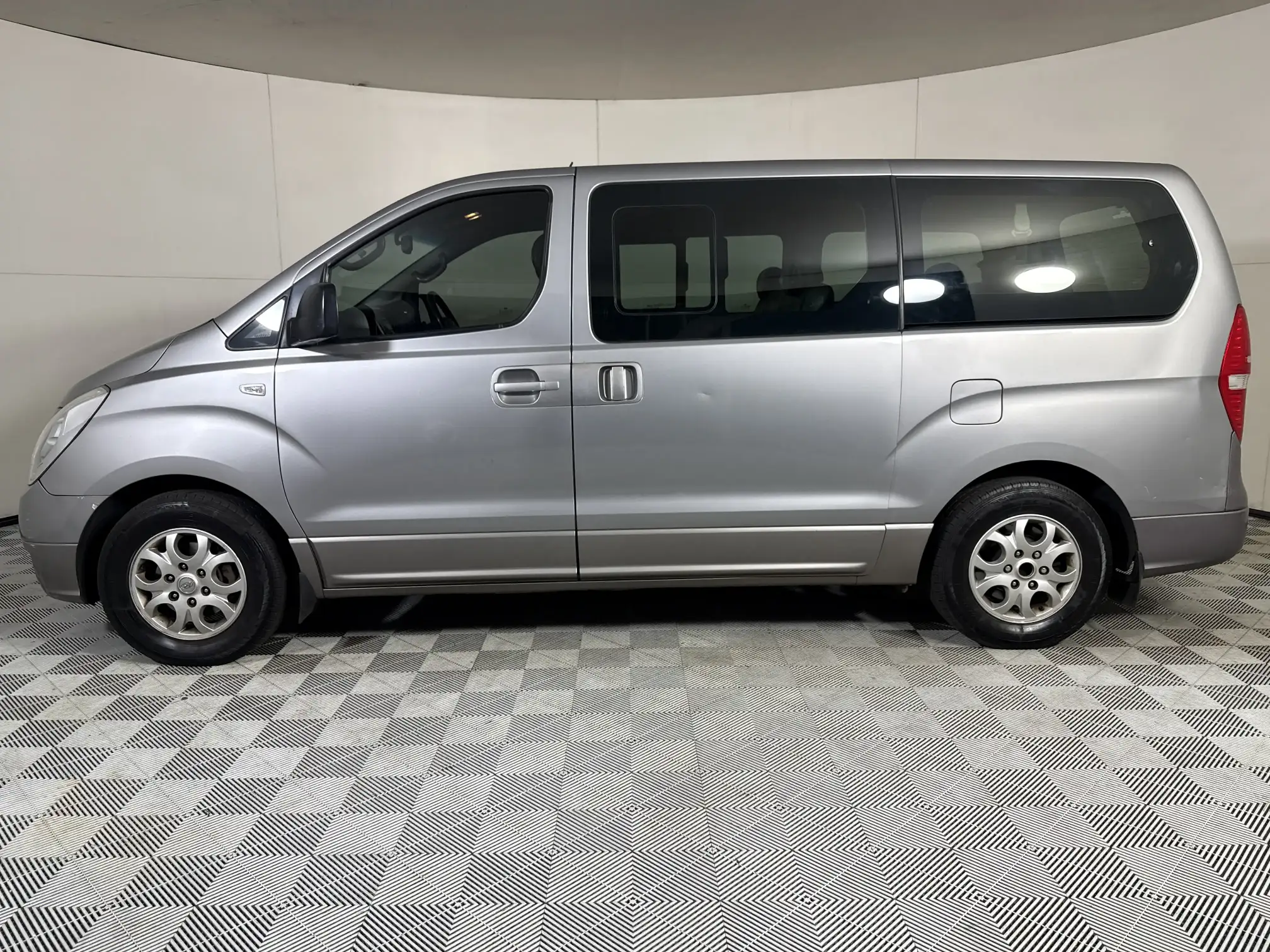 Hyundai H-1