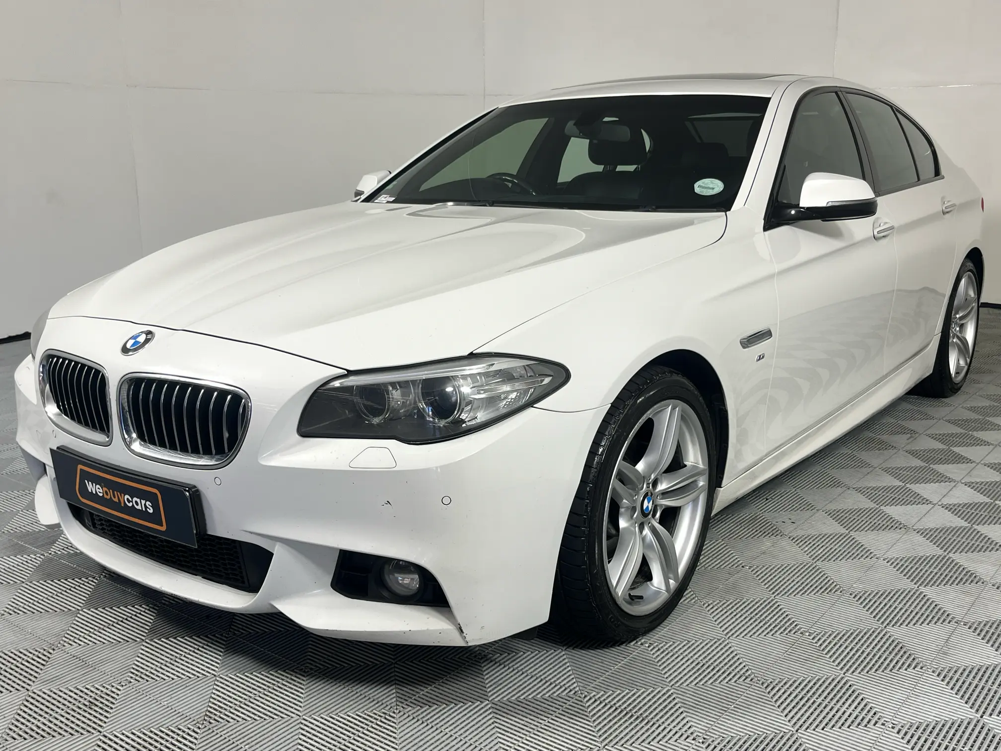 2015 BMW 5 Series 528i Luxury Line Auto (F10)