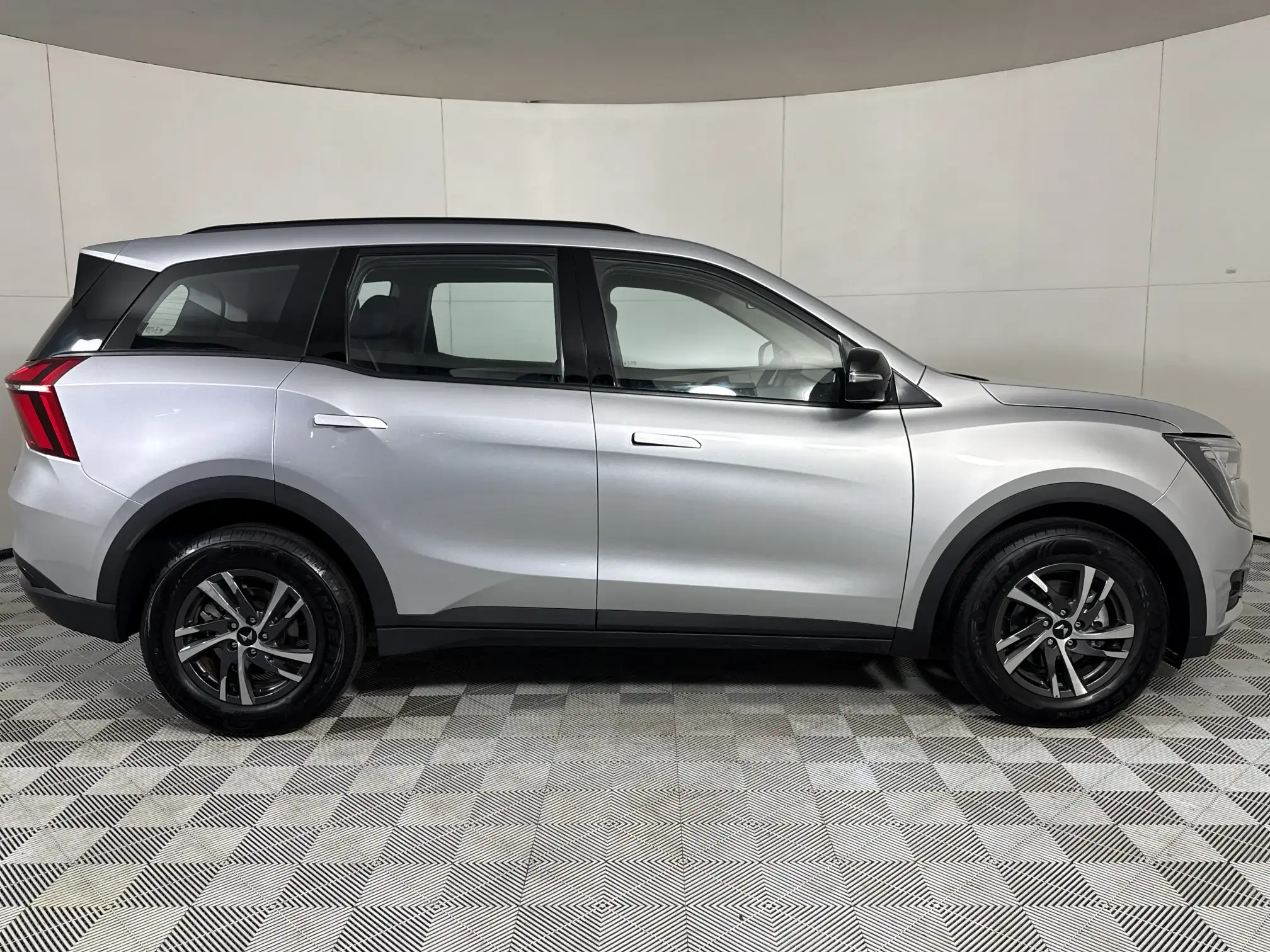 Mahindra XUV 700