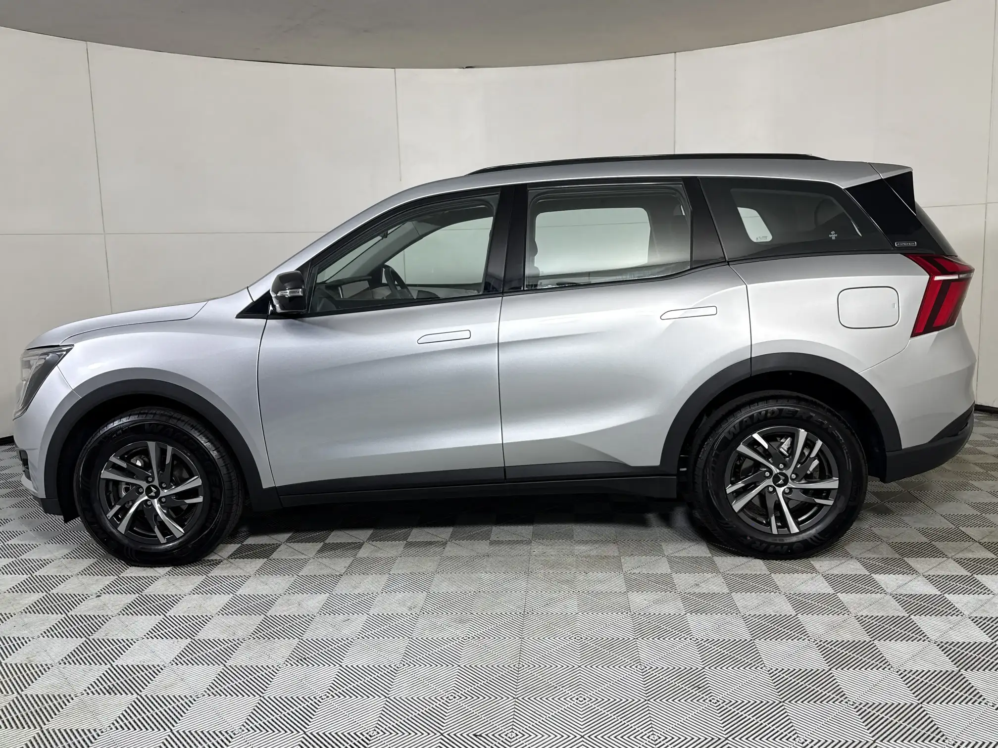 Mahindra XUV 700
