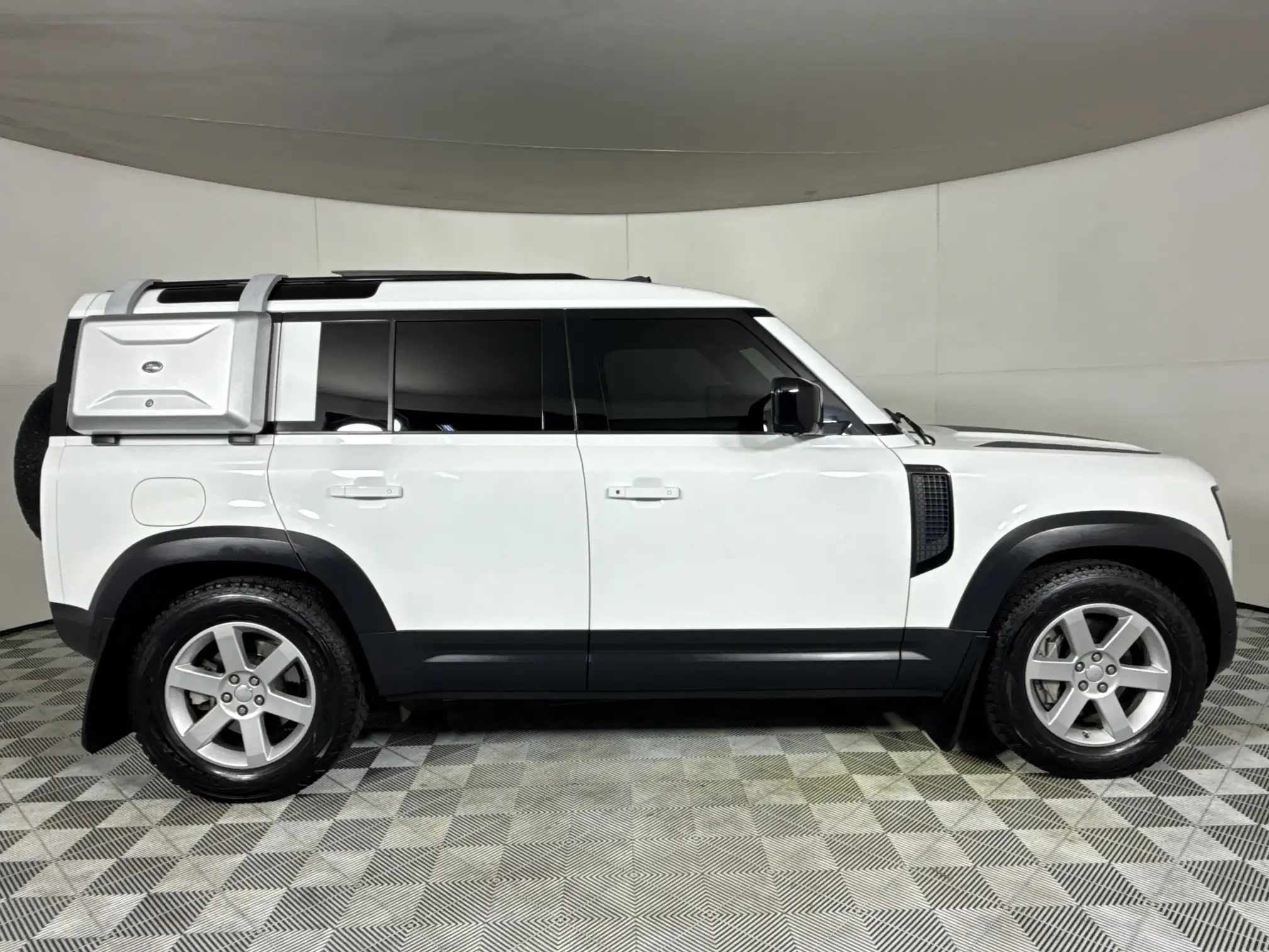 Land Rover Defender 110