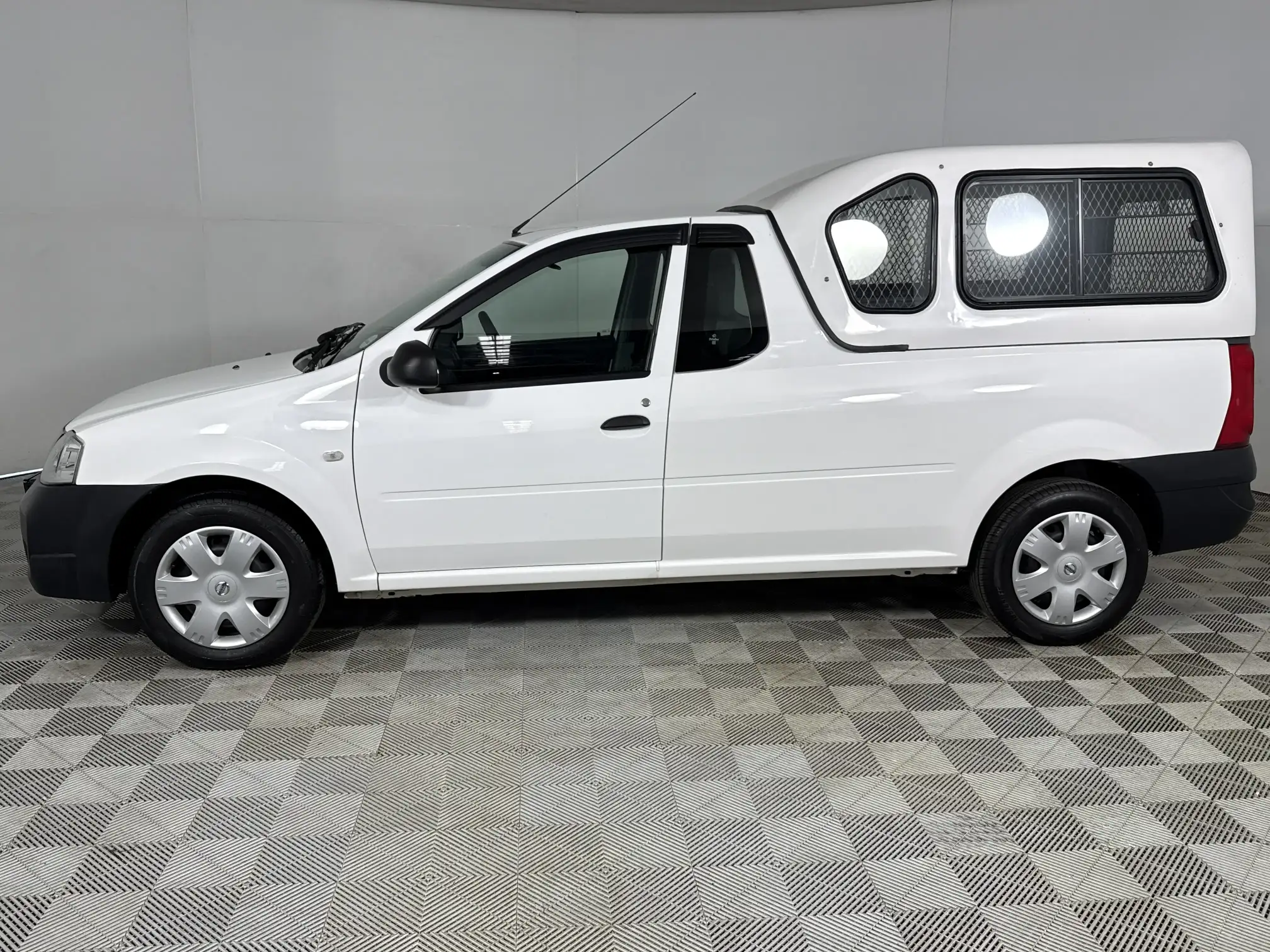 Nissan NP200