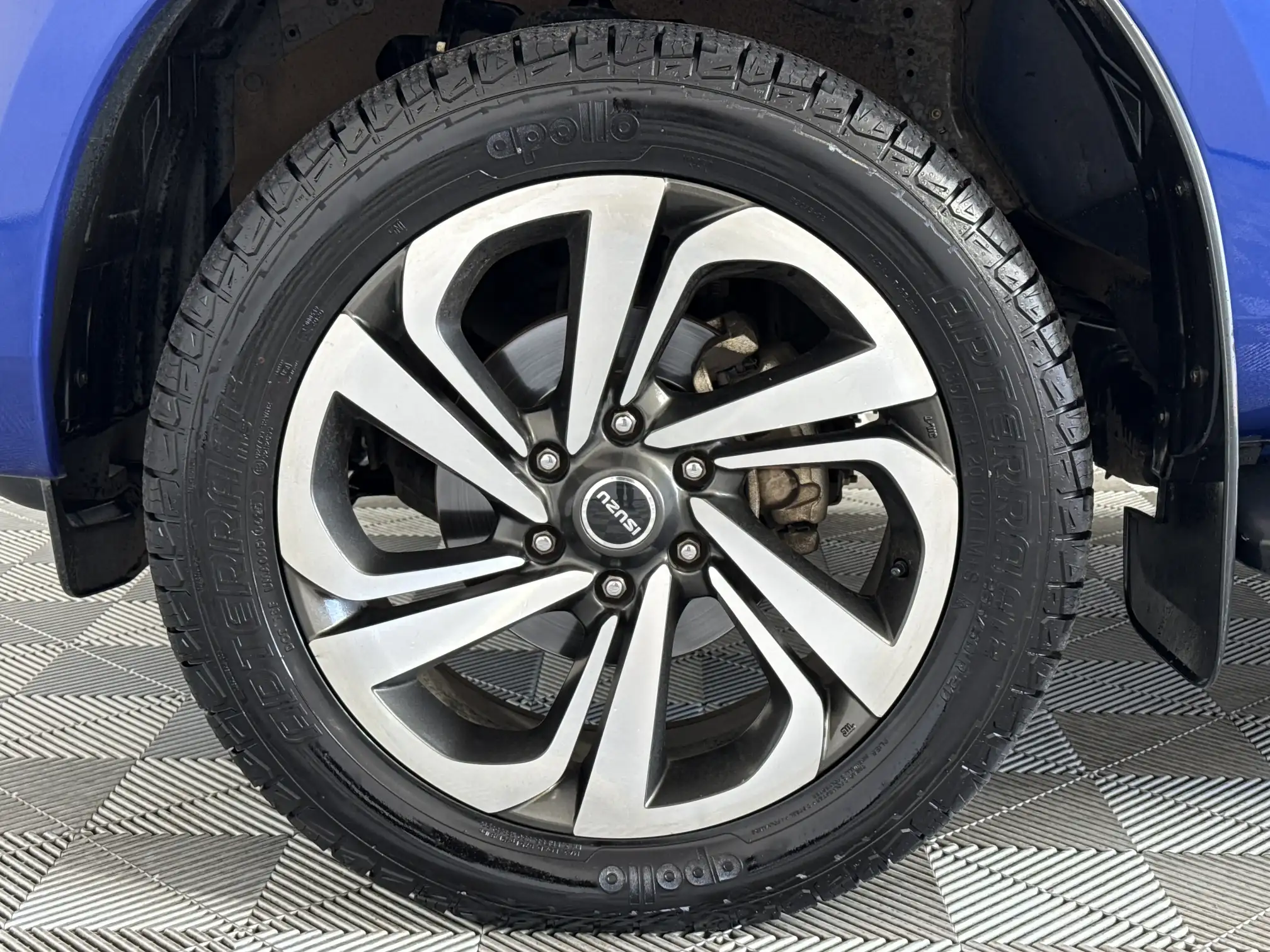 Isuzu MU-X