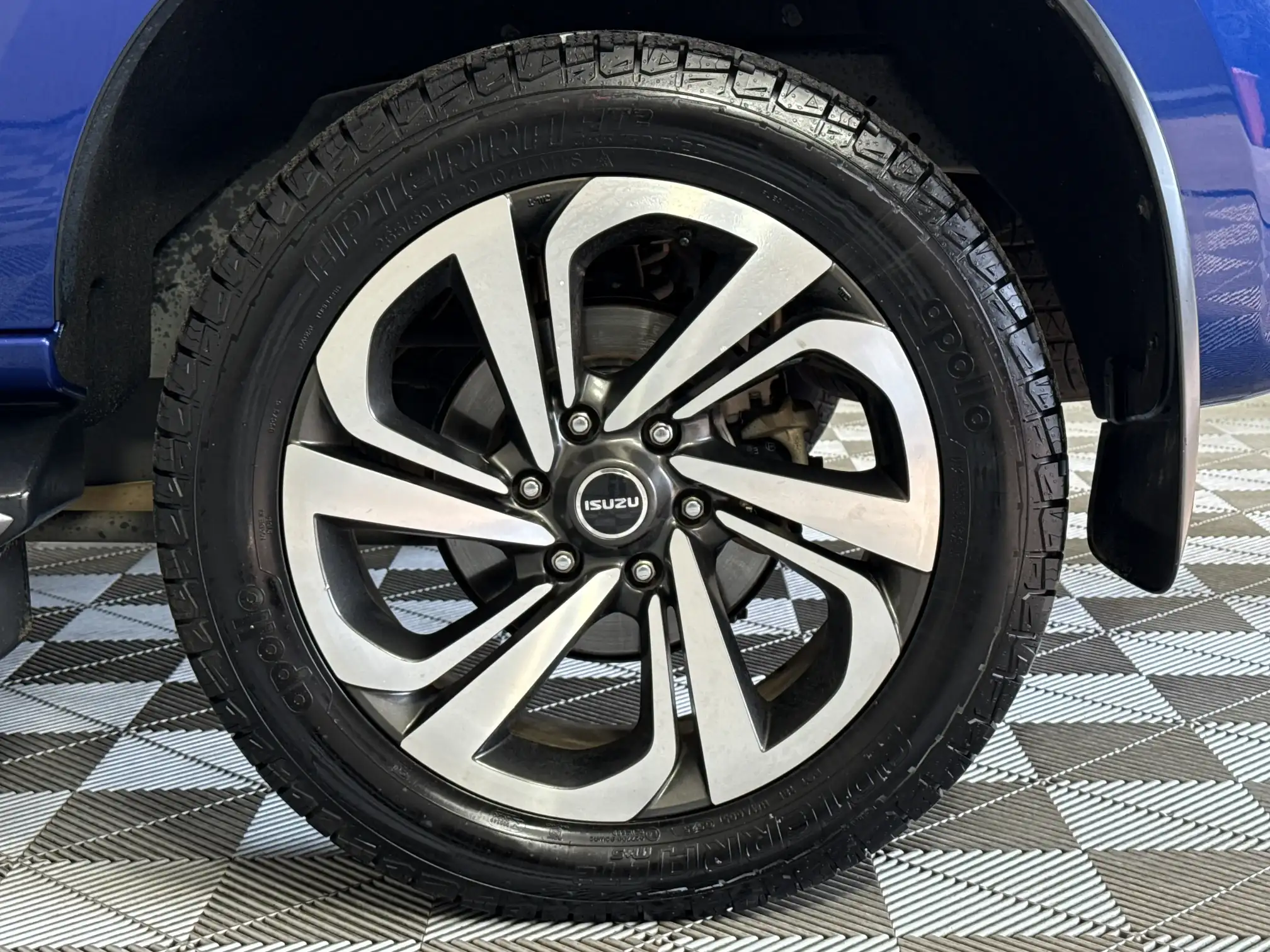 Isuzu MU-X