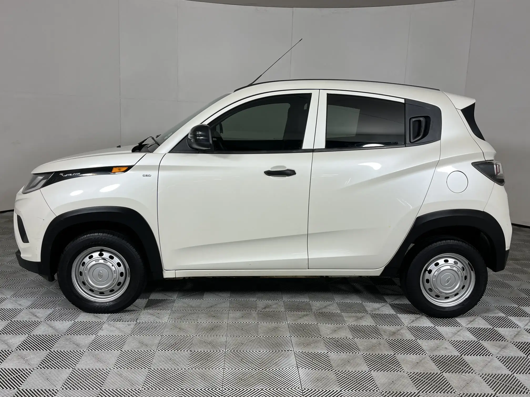 Mahindra KUV 100