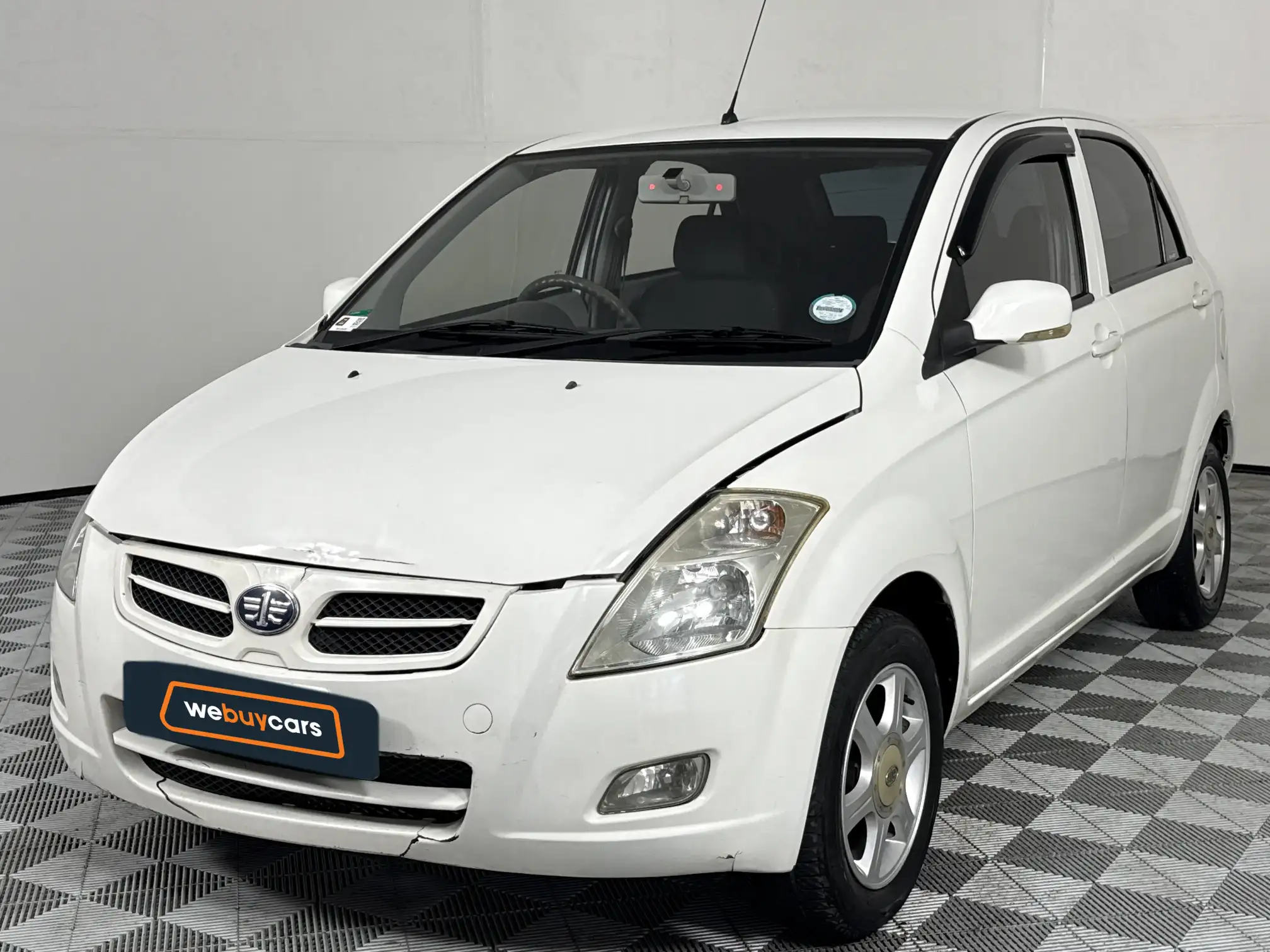 2015 FAW V2