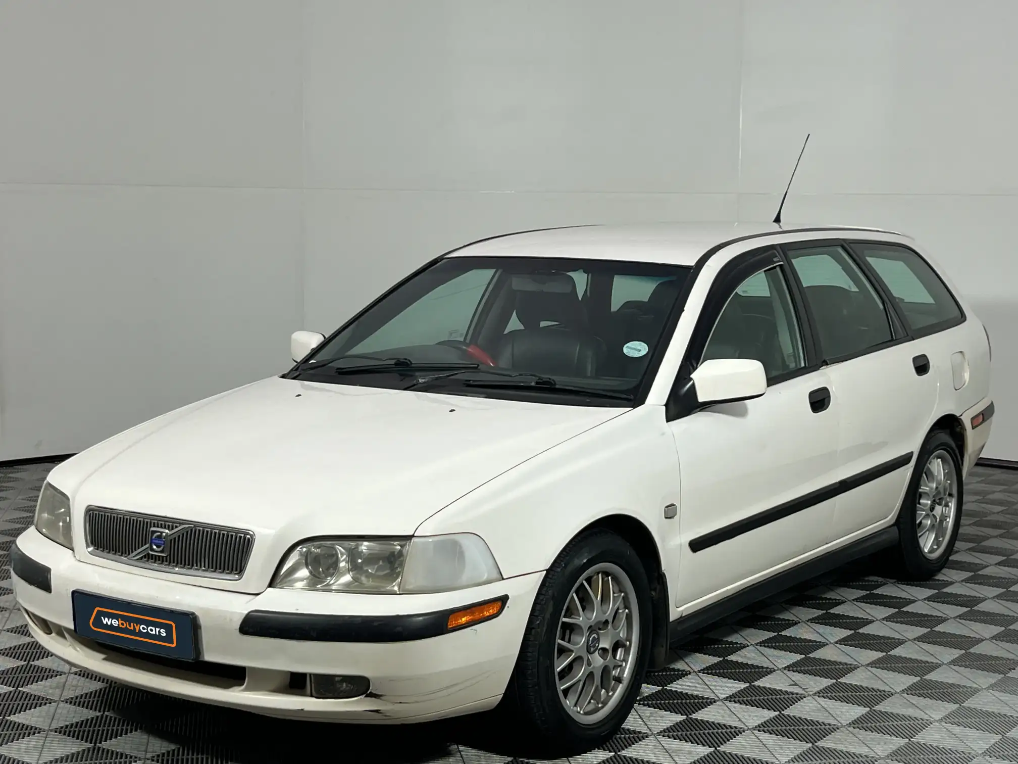2001 Volvo V40
