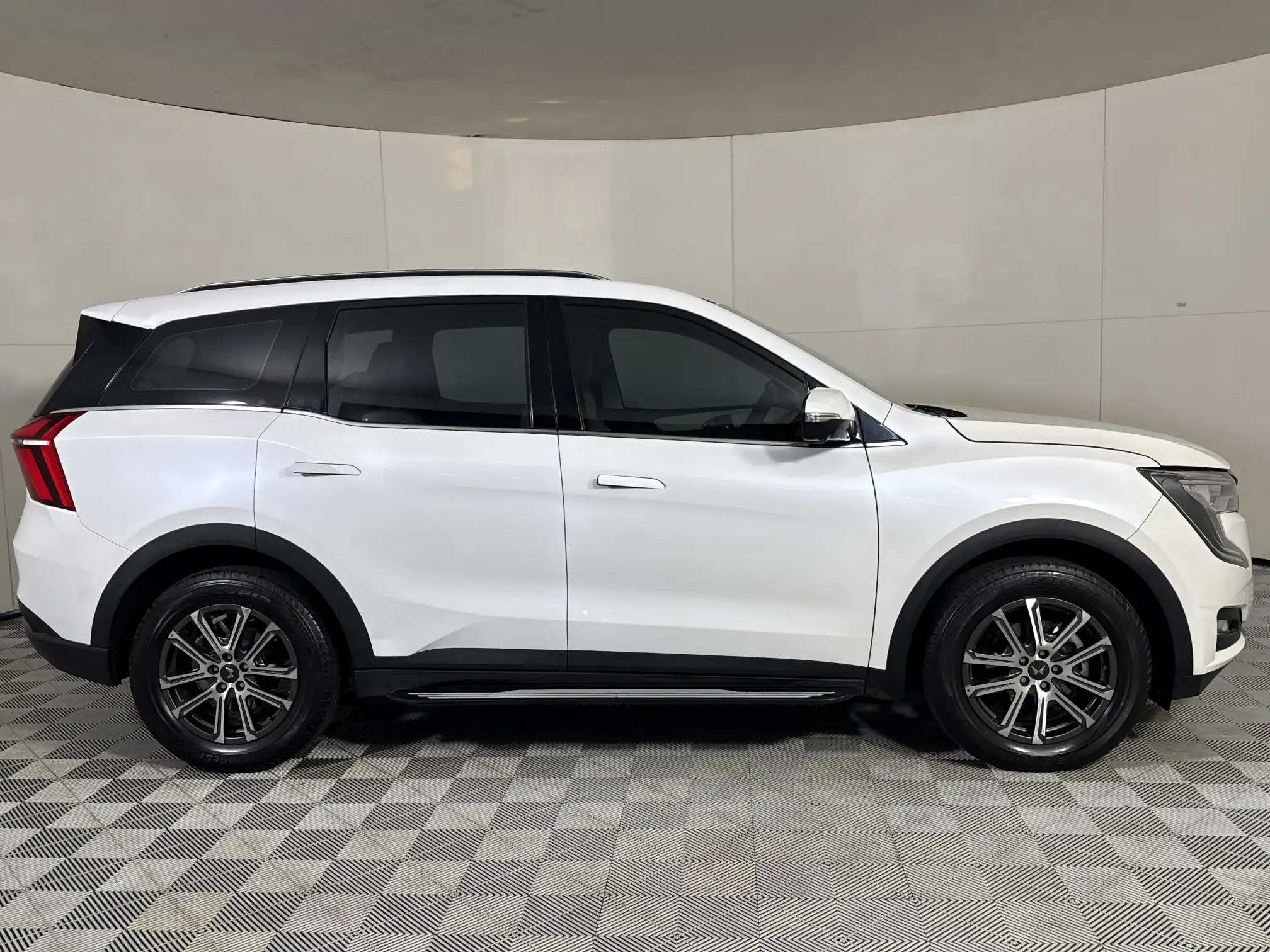 Mahindra XUV 700