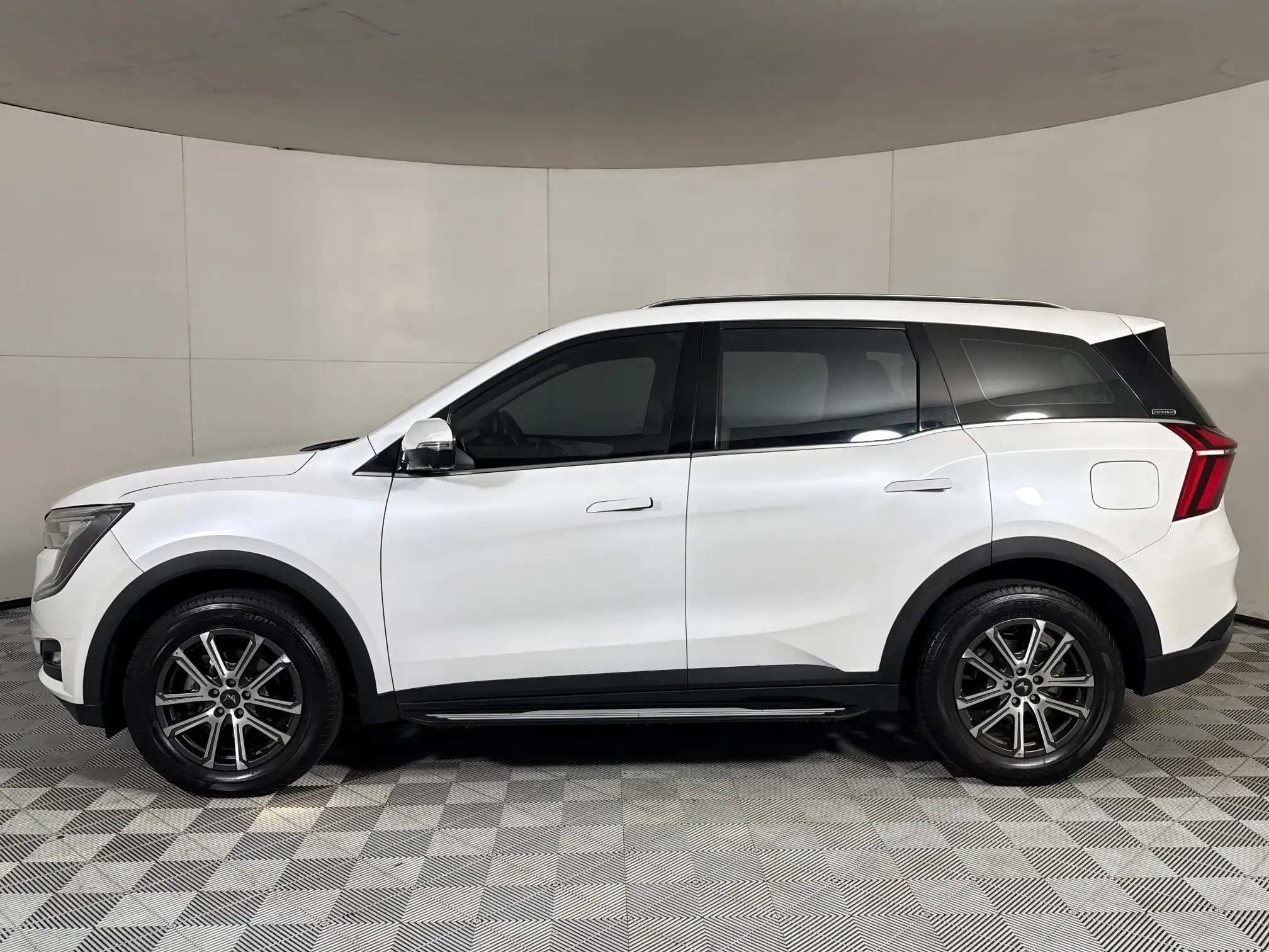 Mahindra XUV 700