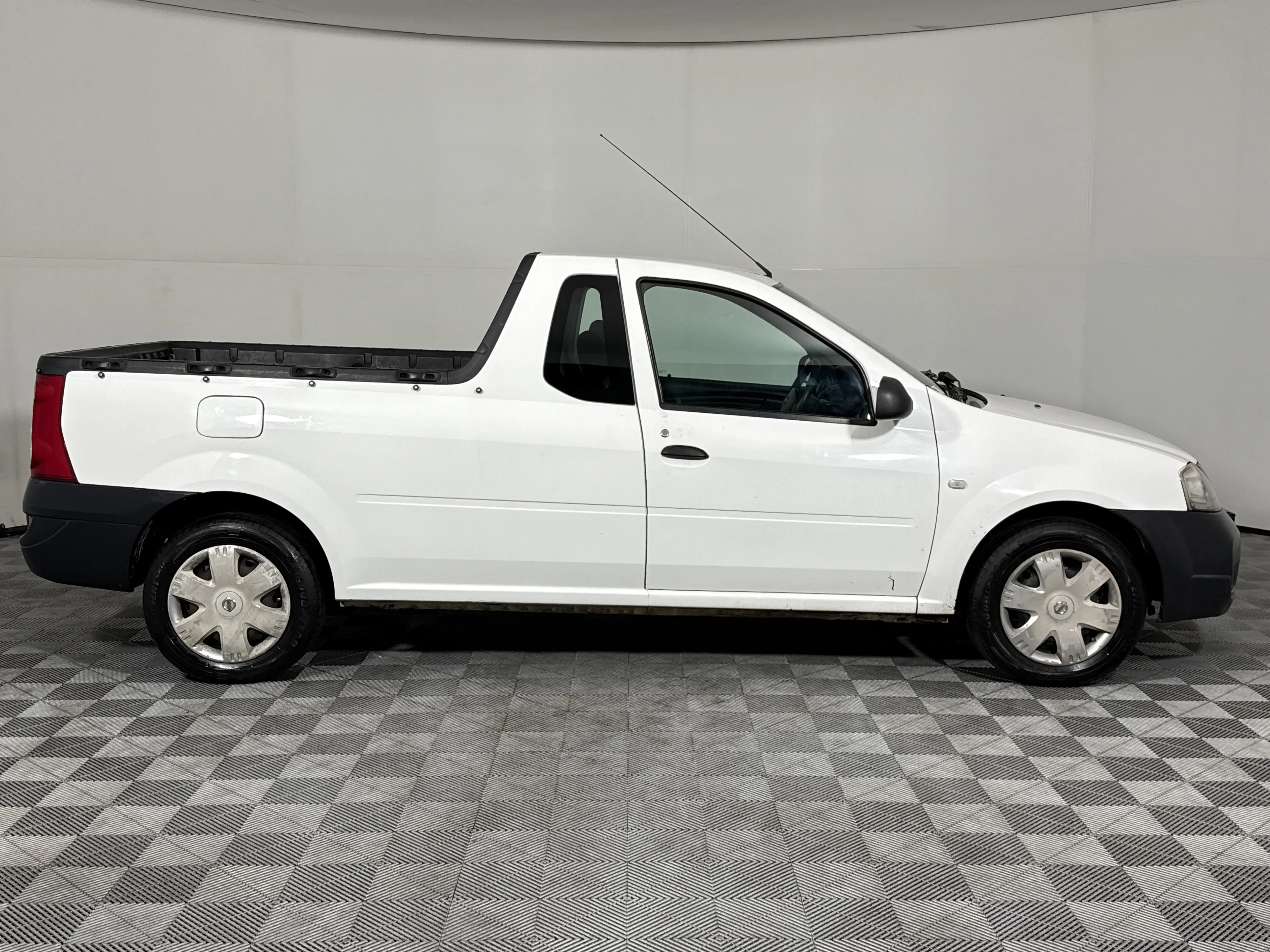 2017 Nissan NP200 1.6 A/C Safety Pack Pick Up Single Cab, photo 4