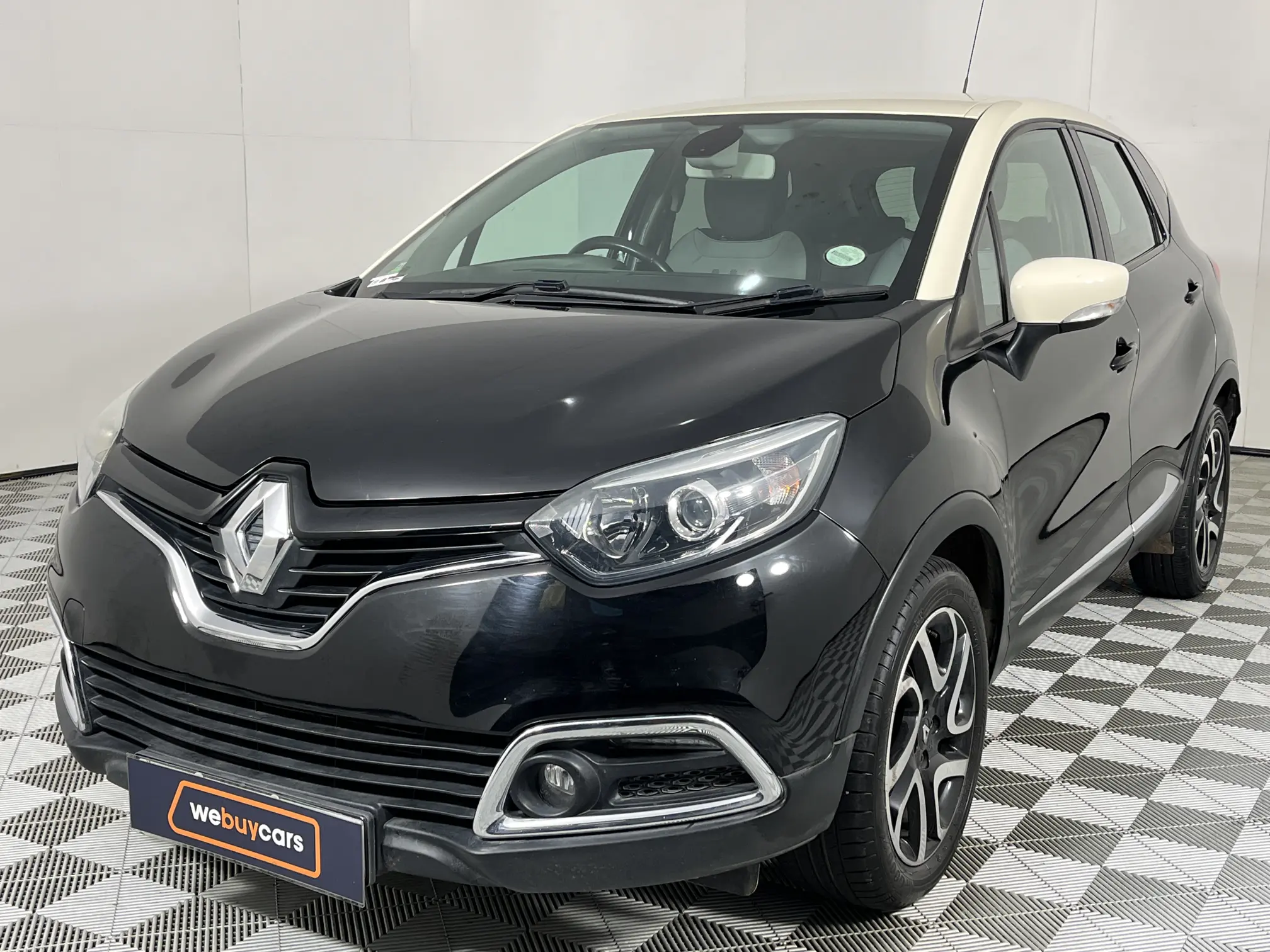 2015 Renault Captur 900t Expression 5-Door (66 KW)