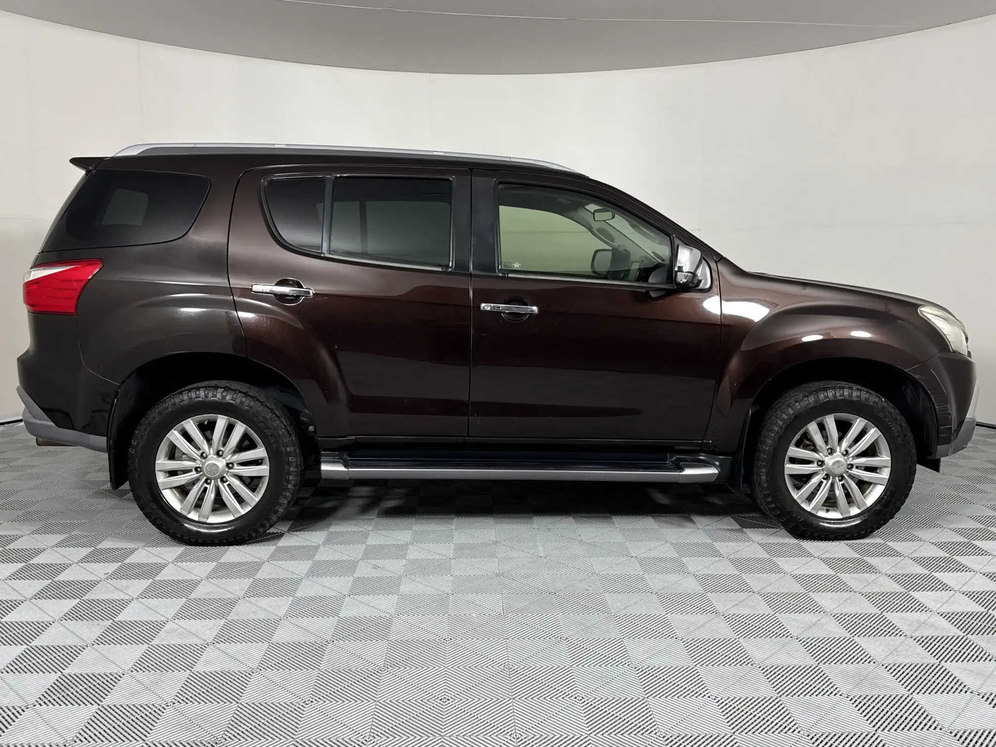 Isuzu MU-X