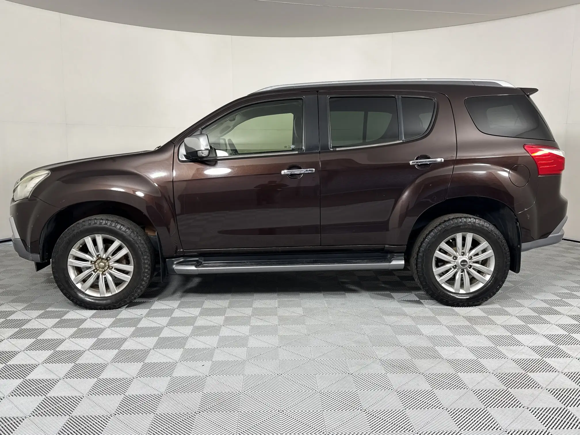 Isuzu MU-X