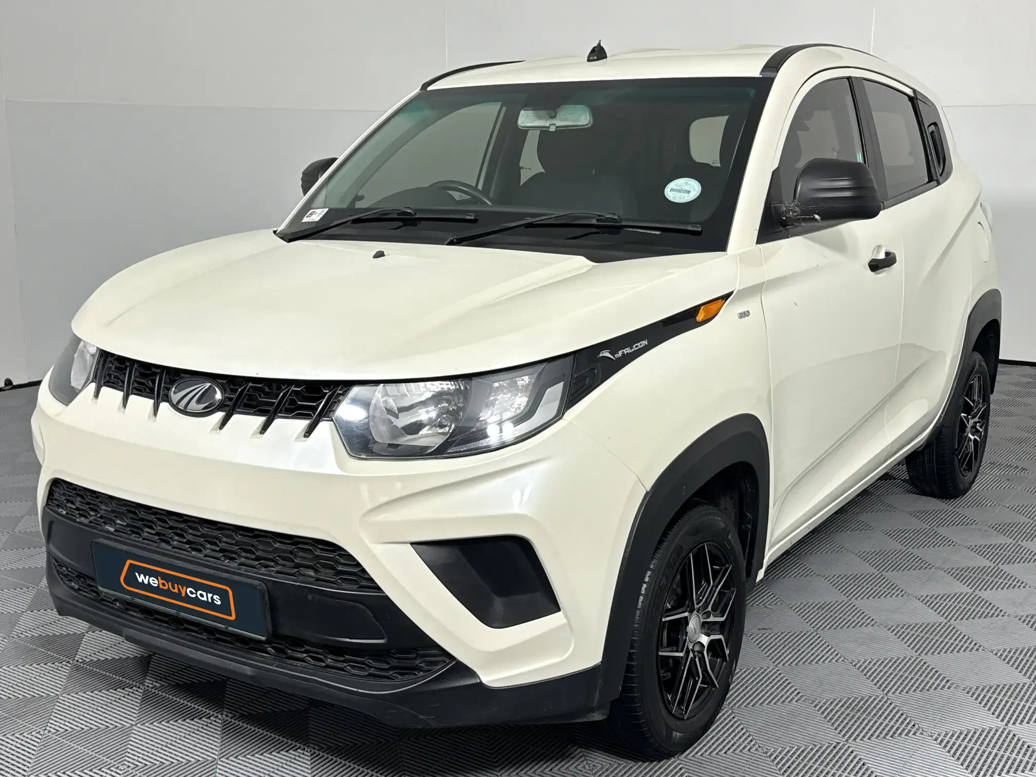 2022 Mahindra KUV 100