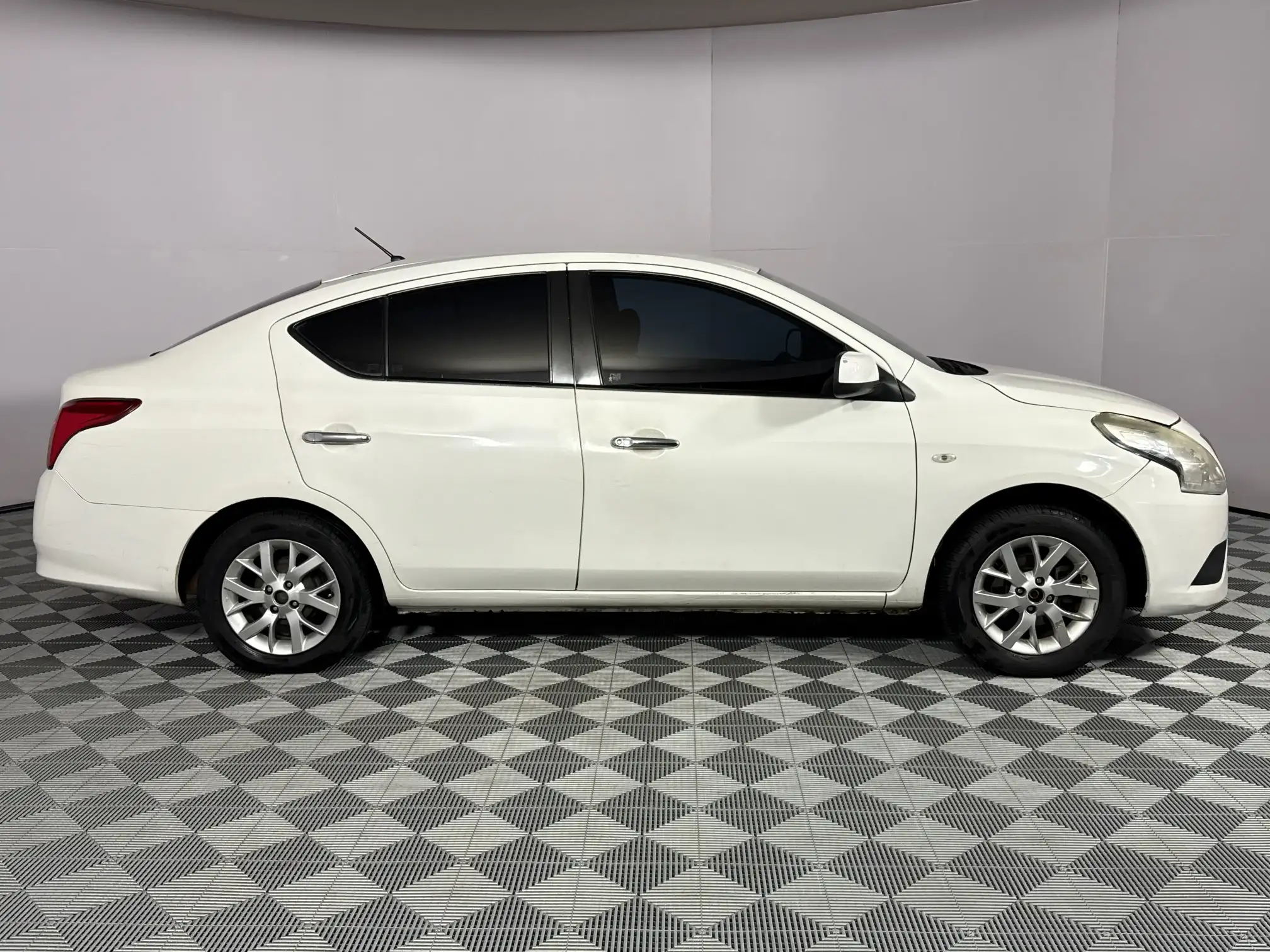 Nissan Almera