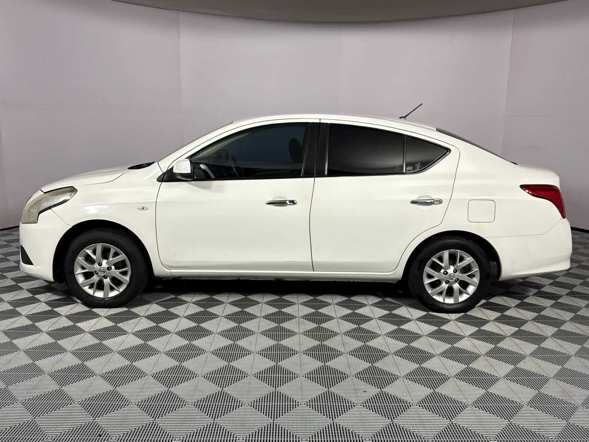 Nissan Almera