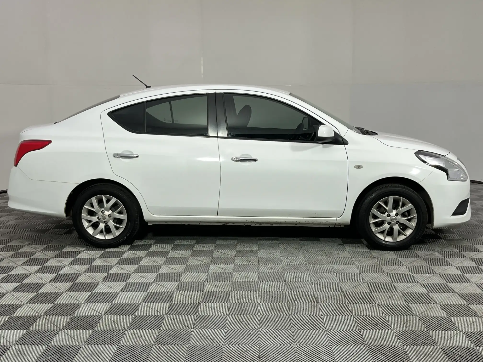 Nissan Almera