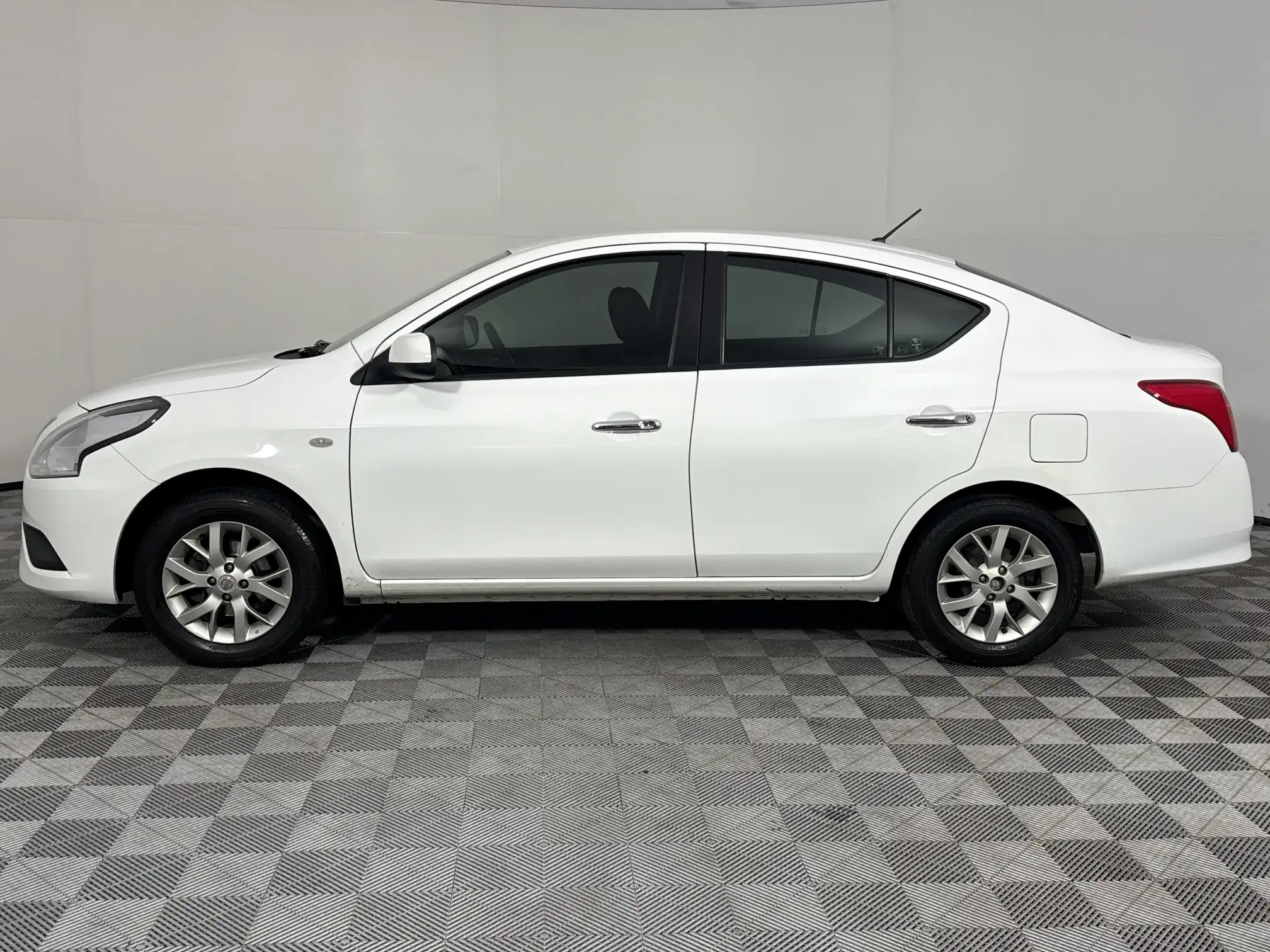Nissan Almera