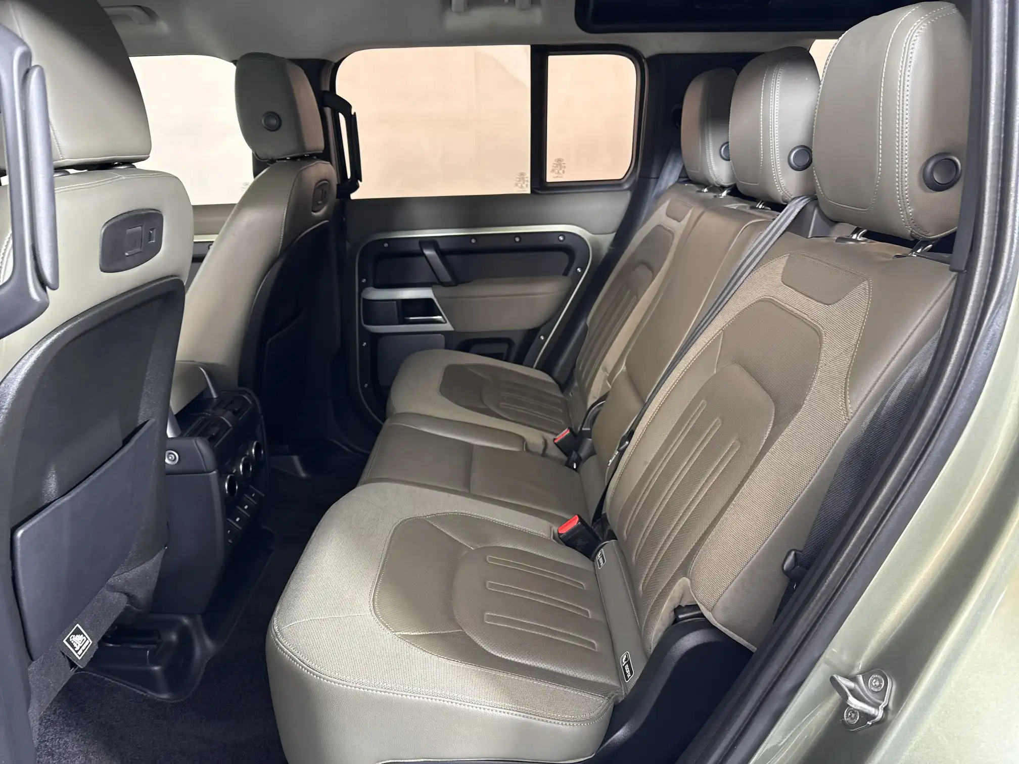 Land Rover Defender 110