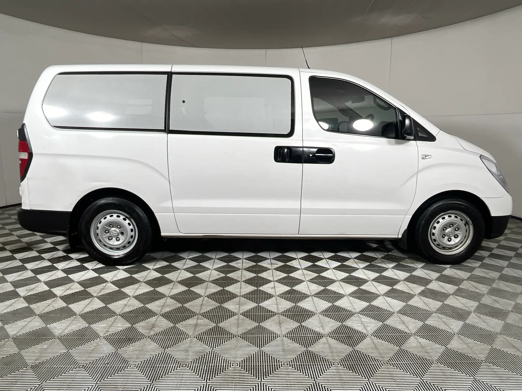 Used 2015 Hyundai H-1 2.5 CRDi A/C Panel Van Auto for sale | WeBuyCars