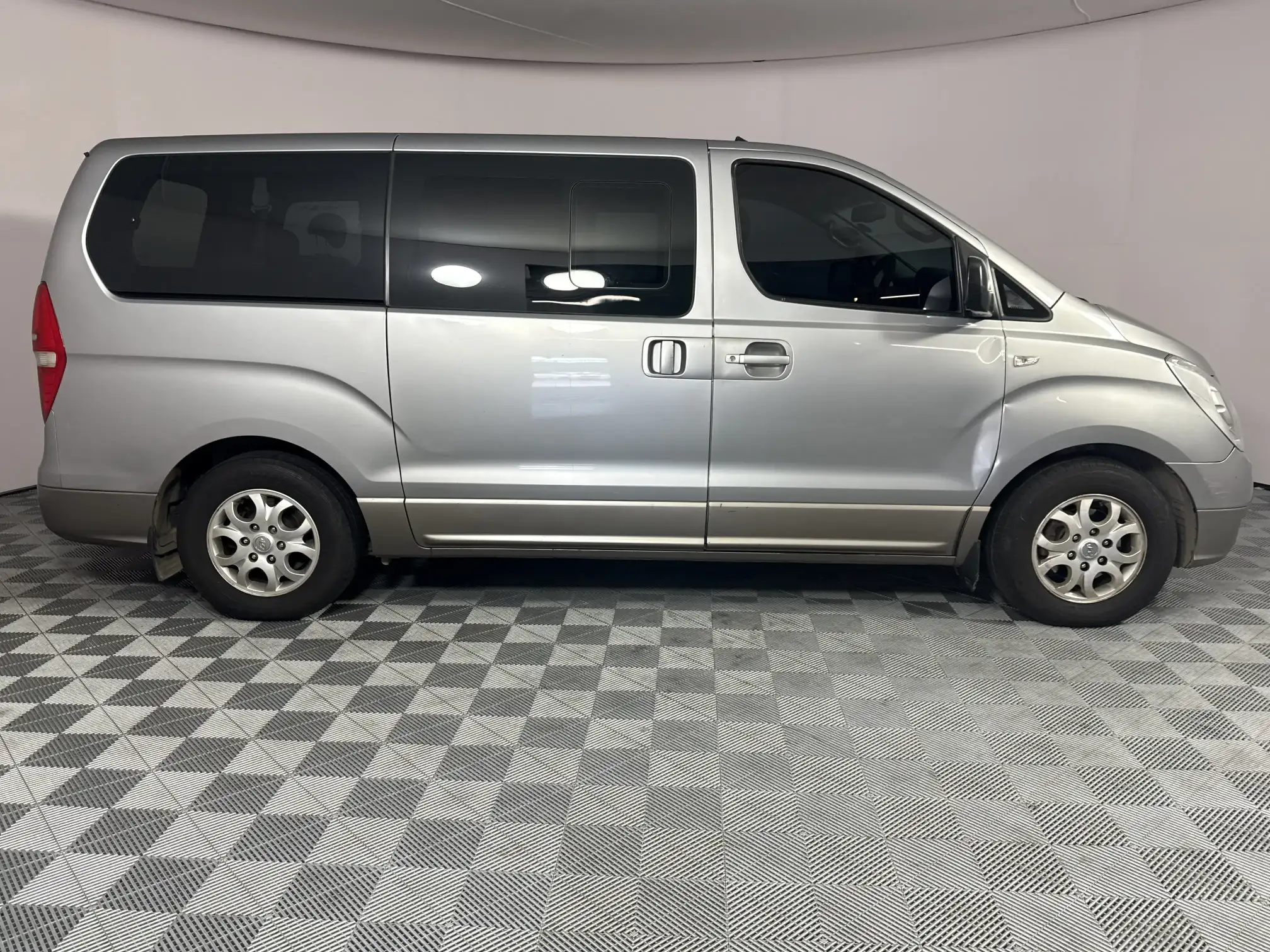 Hyundai H-1
