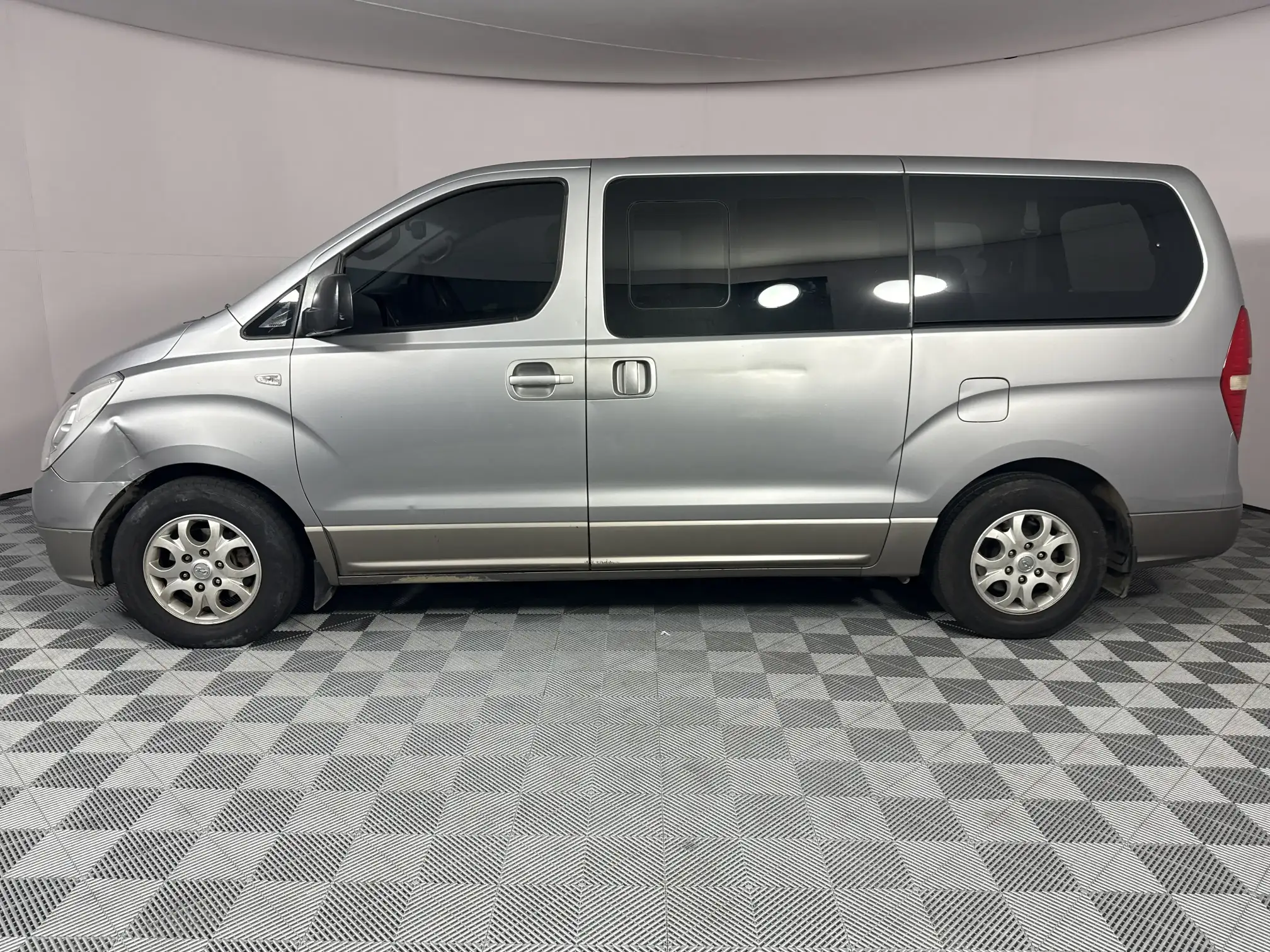 Hyundai H-1