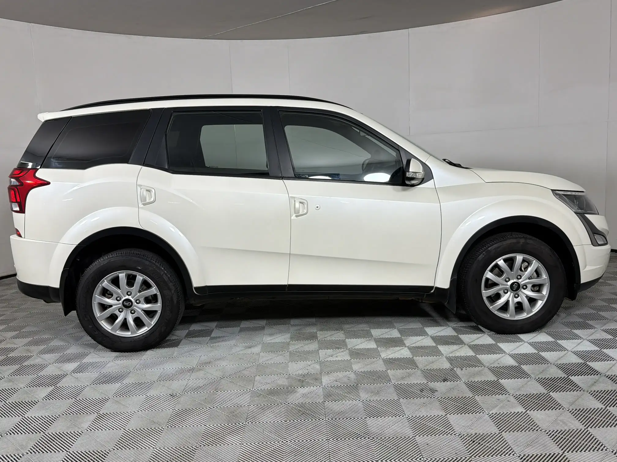 Mahindra XUV