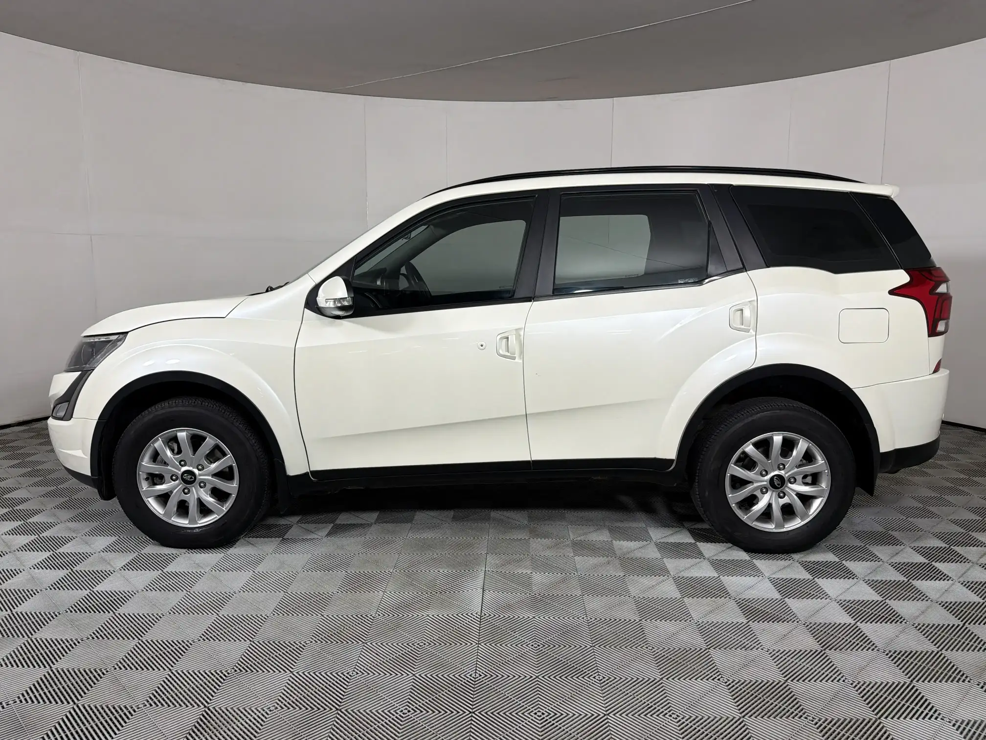 Mahindra XUV