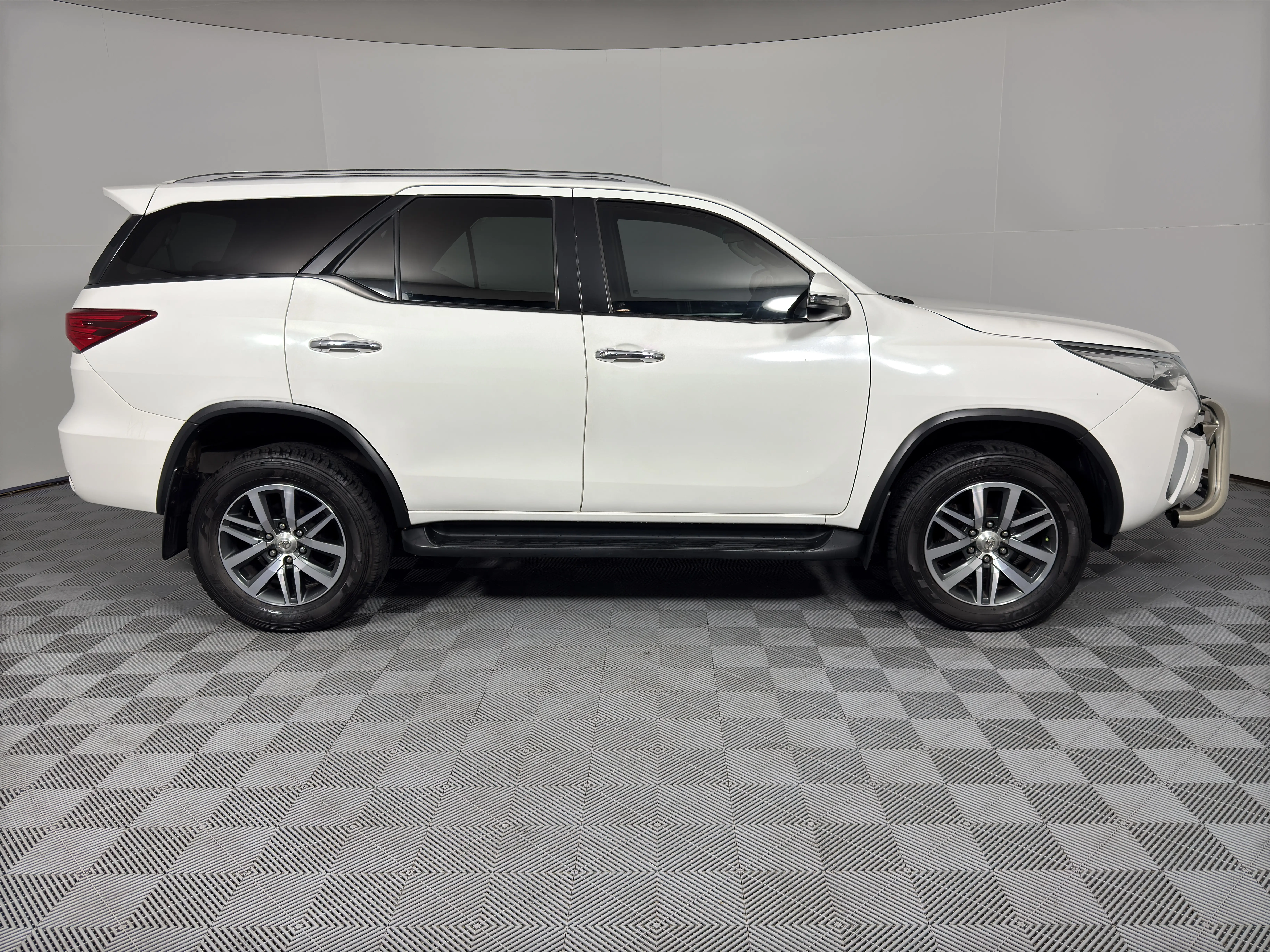 2018 Toyota Fortuner 2.8gd-6 R/B Auto, photo 4
