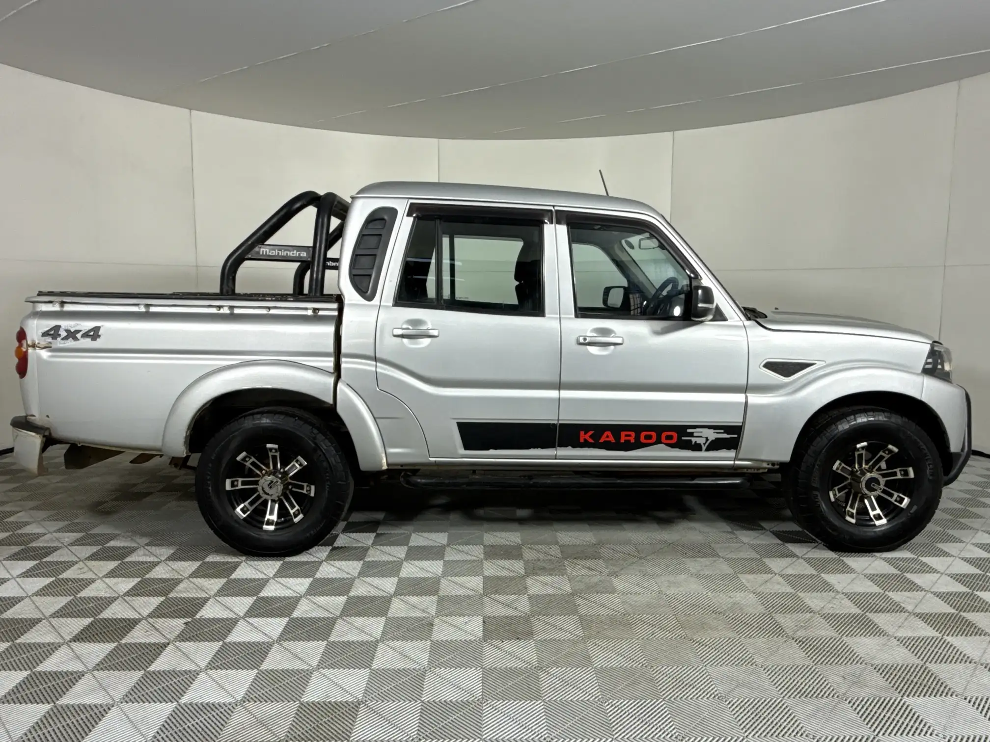 Mahindra PIK UP