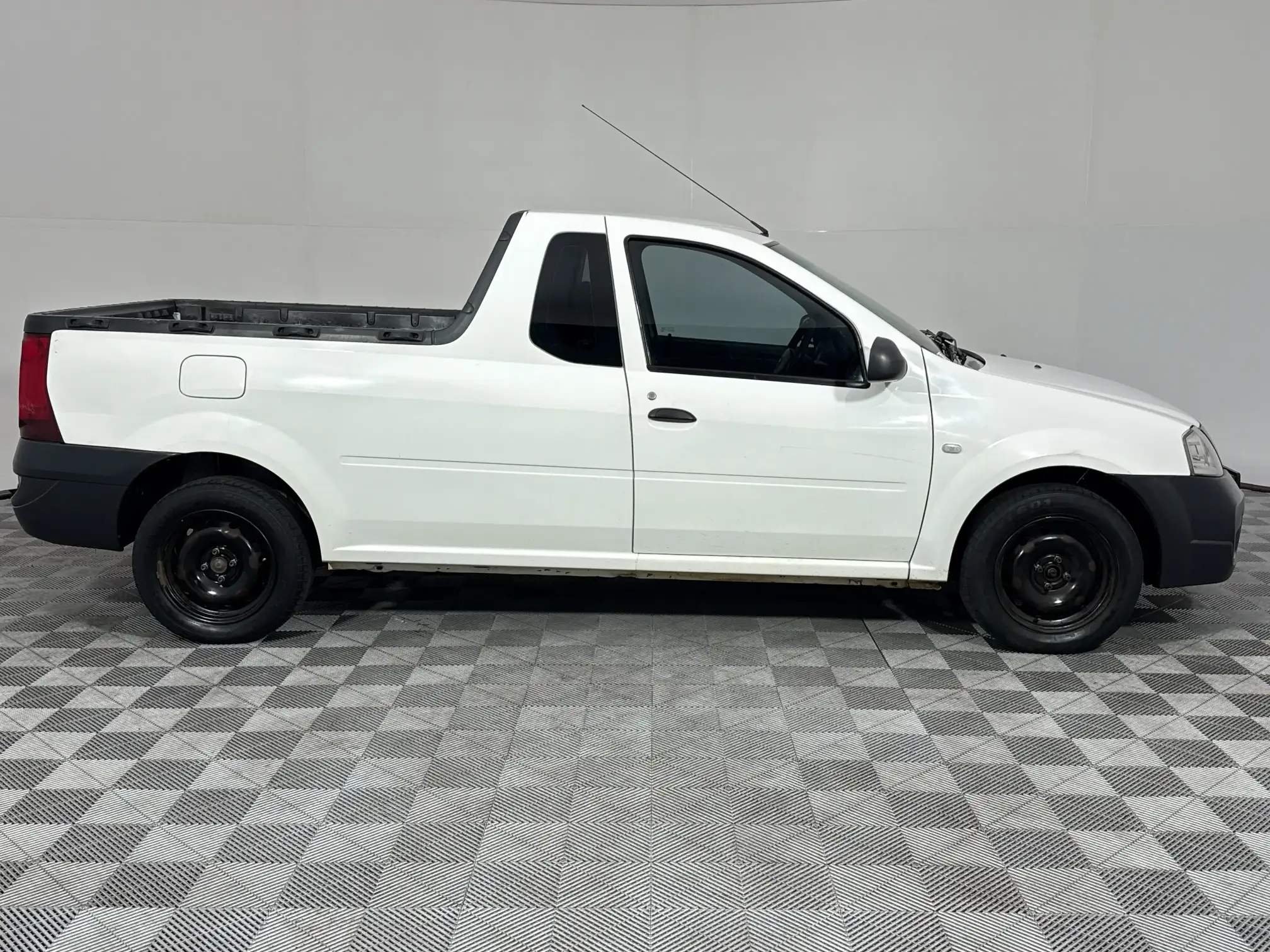 Nissan NP200