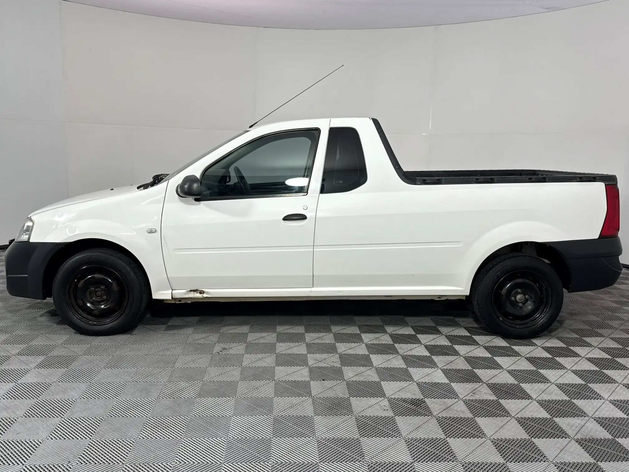 Nissan NP200
