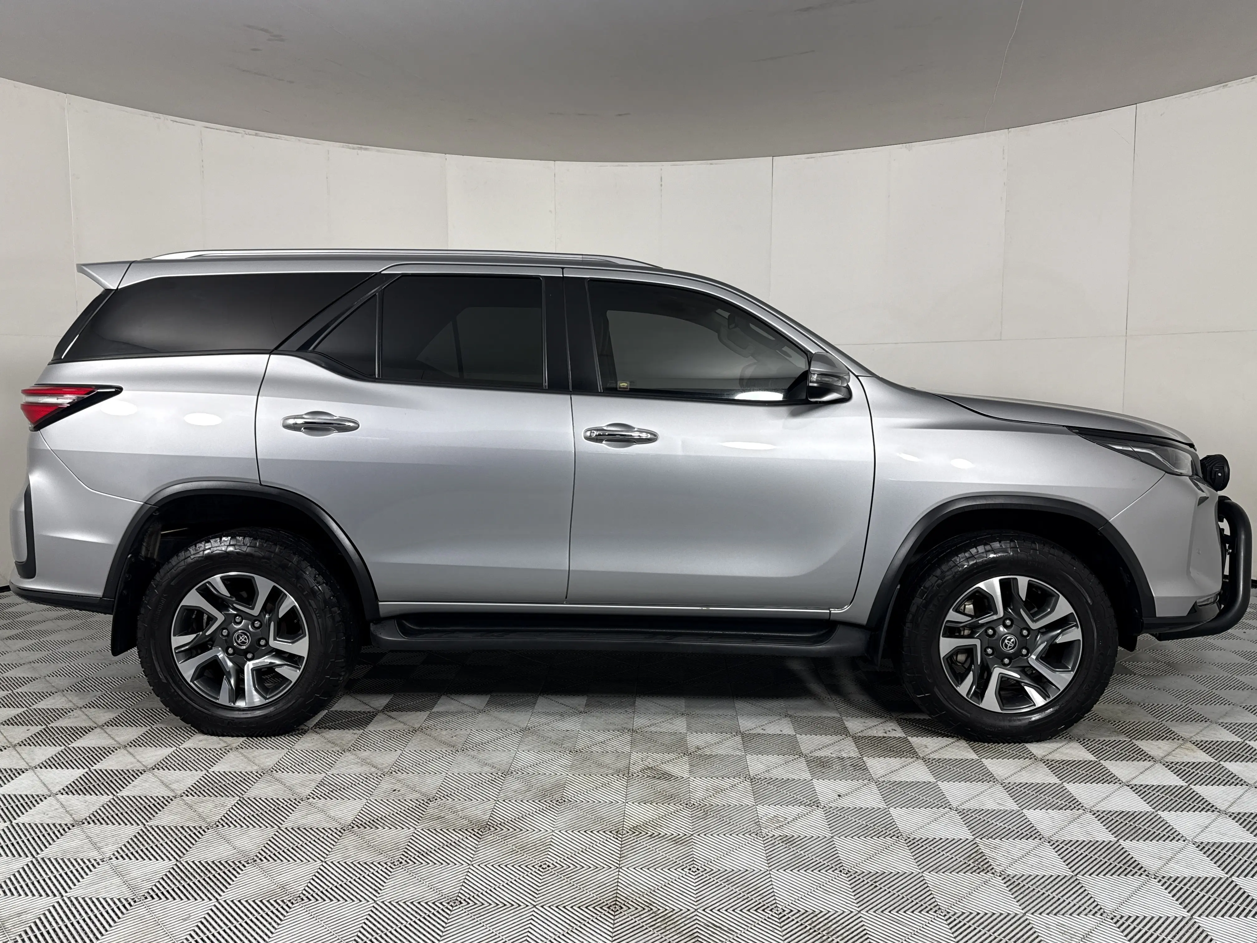 2023 Toyota Fortuner 2.4gd-6 R/B Auto, photo 4