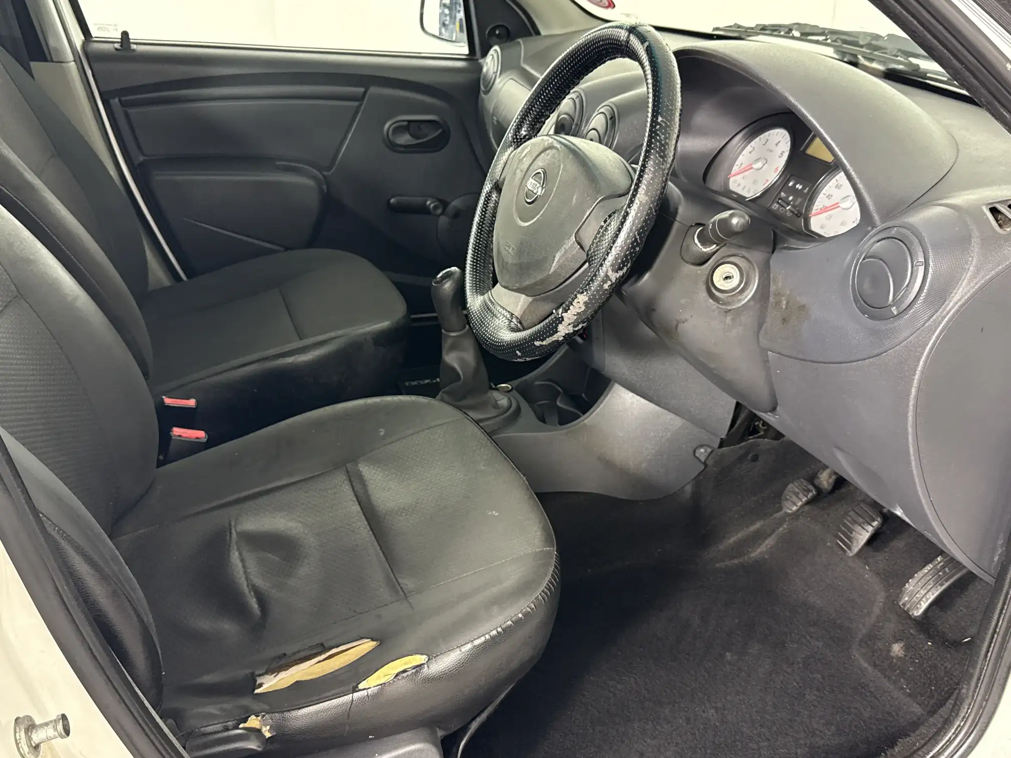 Nissan NP200